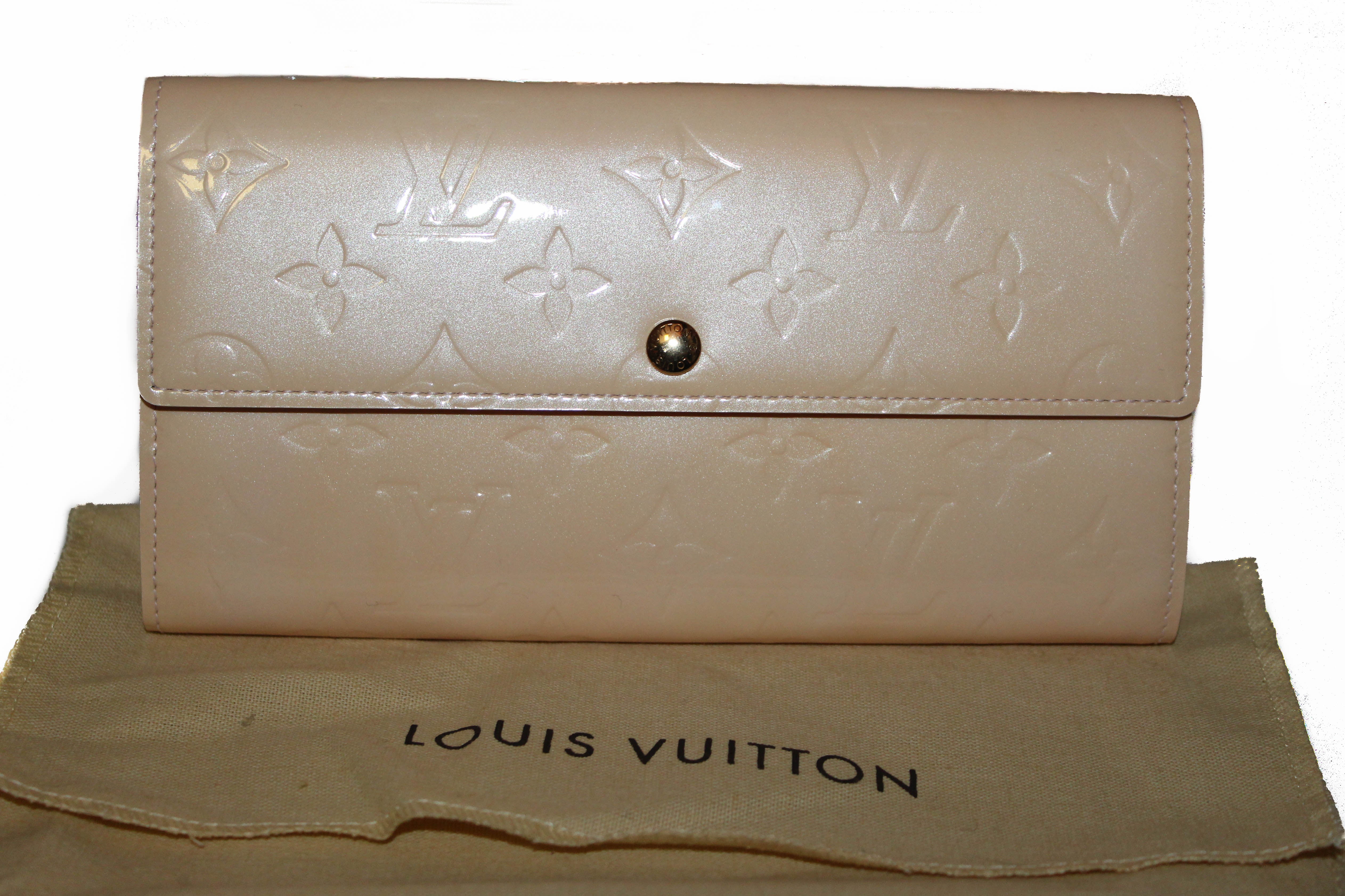 Authentic New Louis Vuitton Marshmallow Pink Vernis Leather Sarah Wallet