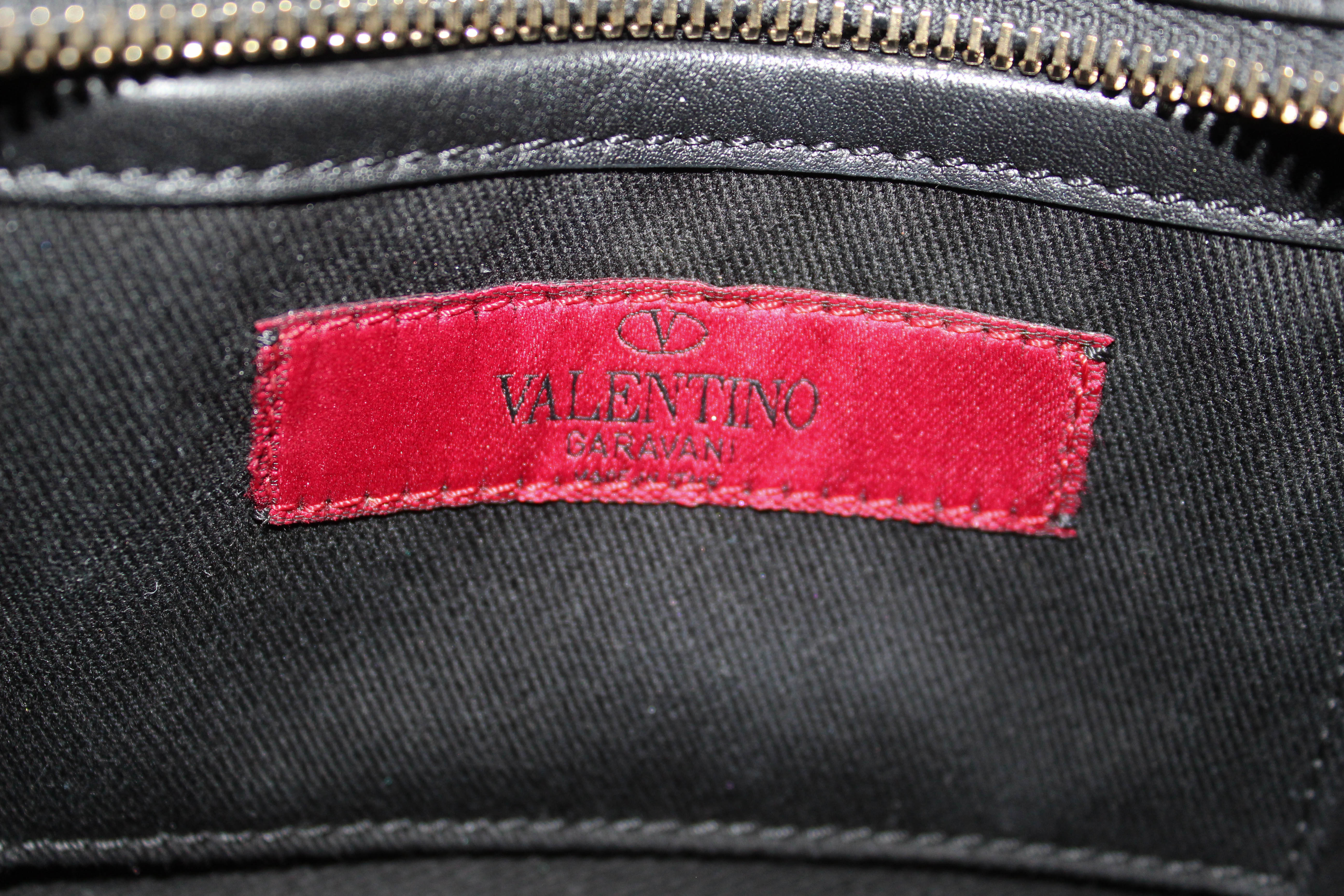 How to recognize an original Valentino Rockstud bag