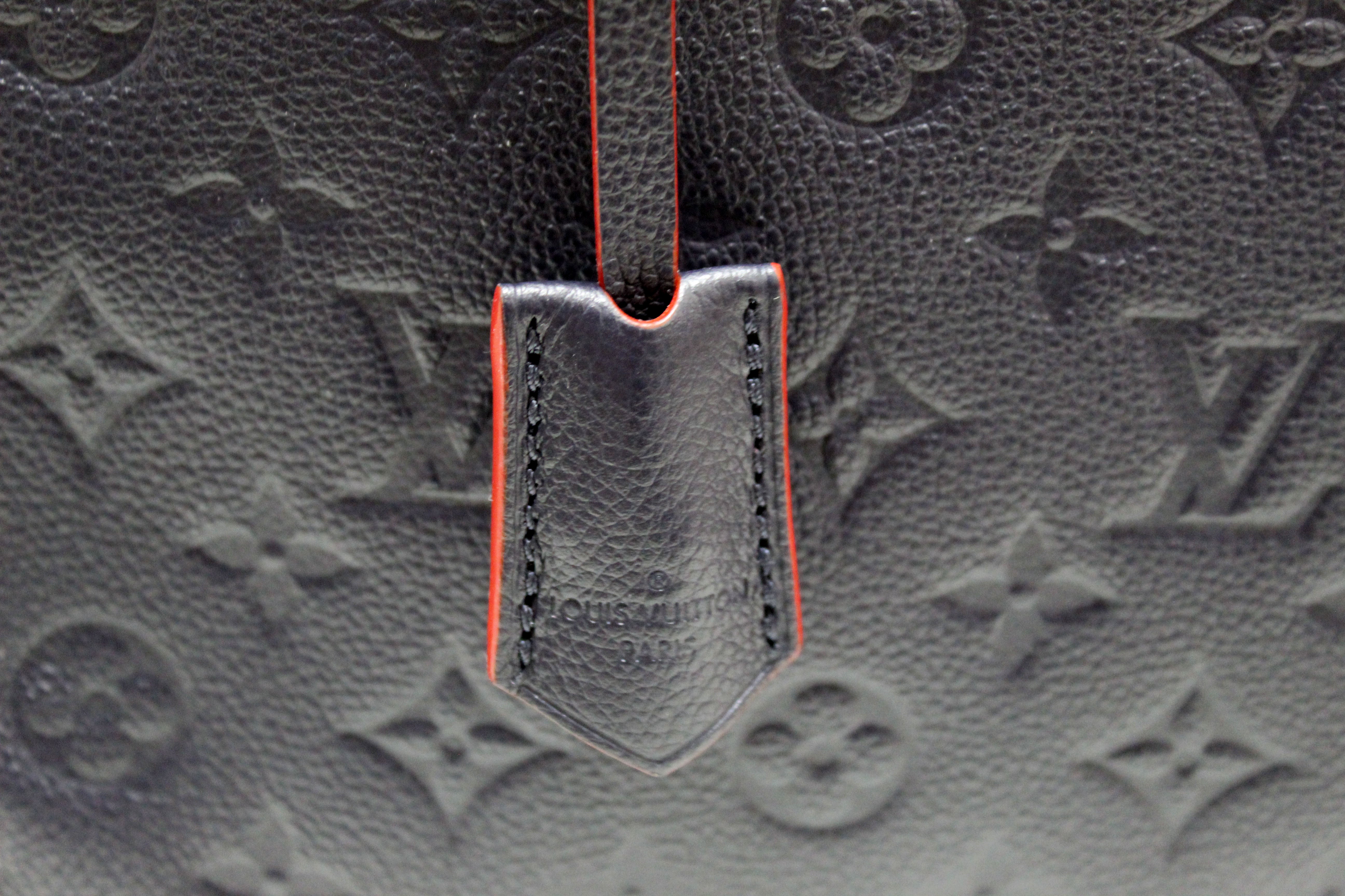 Montaigne leather handbag Louis Vuitton Blue in Leather - 35505765