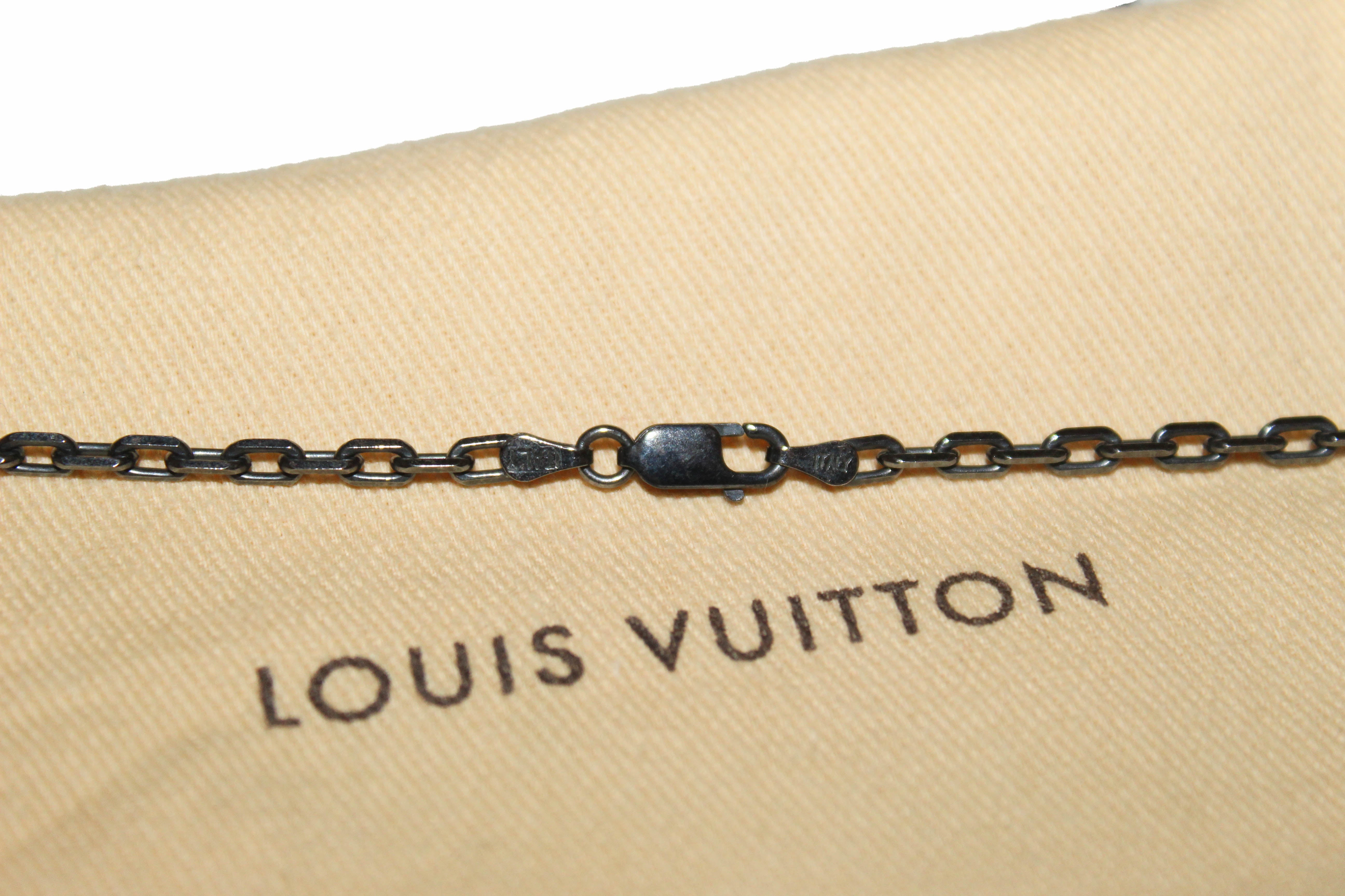 Authentic Louis Vuitton Monogram Tag Plate Necklace – Paris Station Shop
