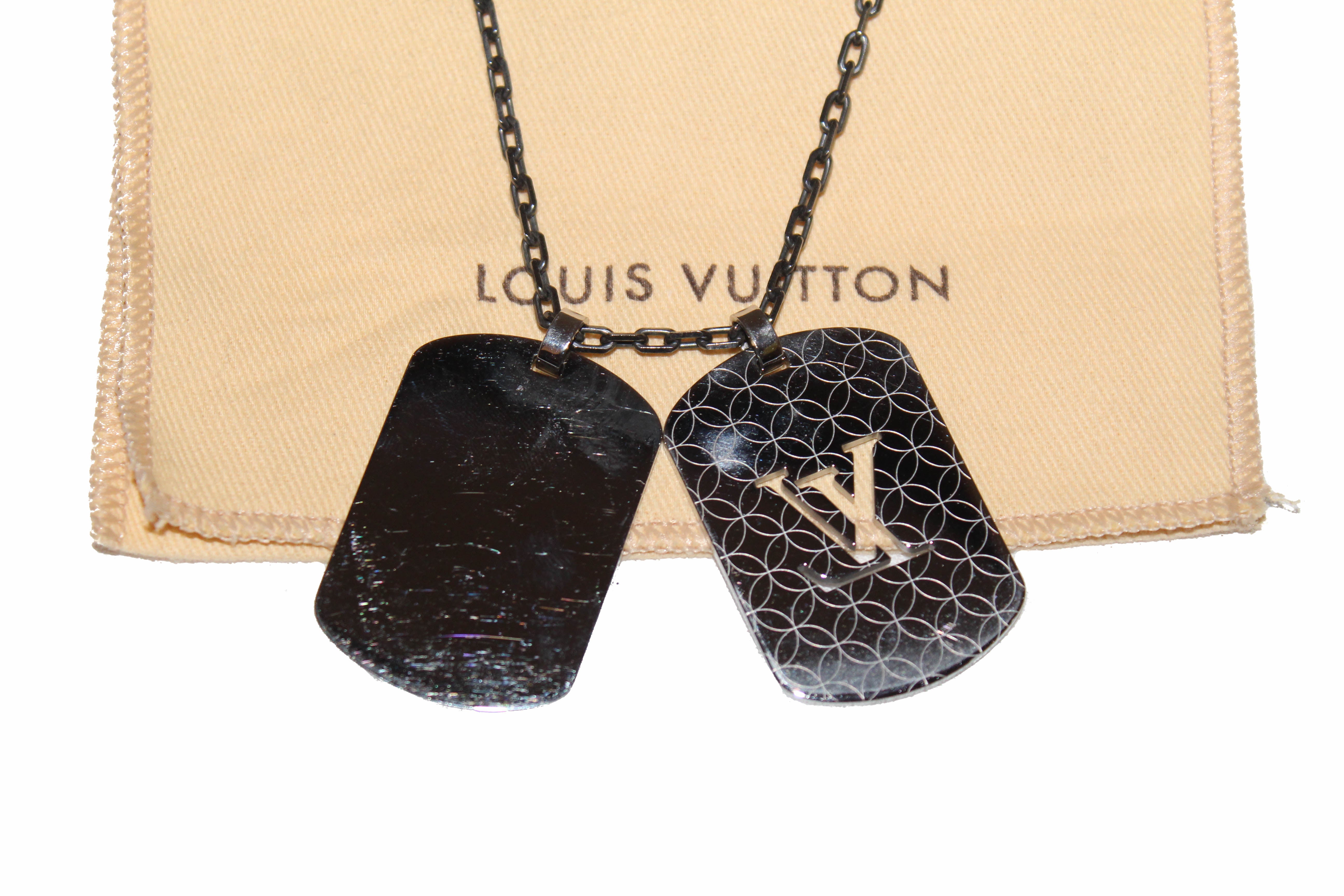 Louis Vuitton Monogram Eclipse Plate Necklace - Palladium-Plated