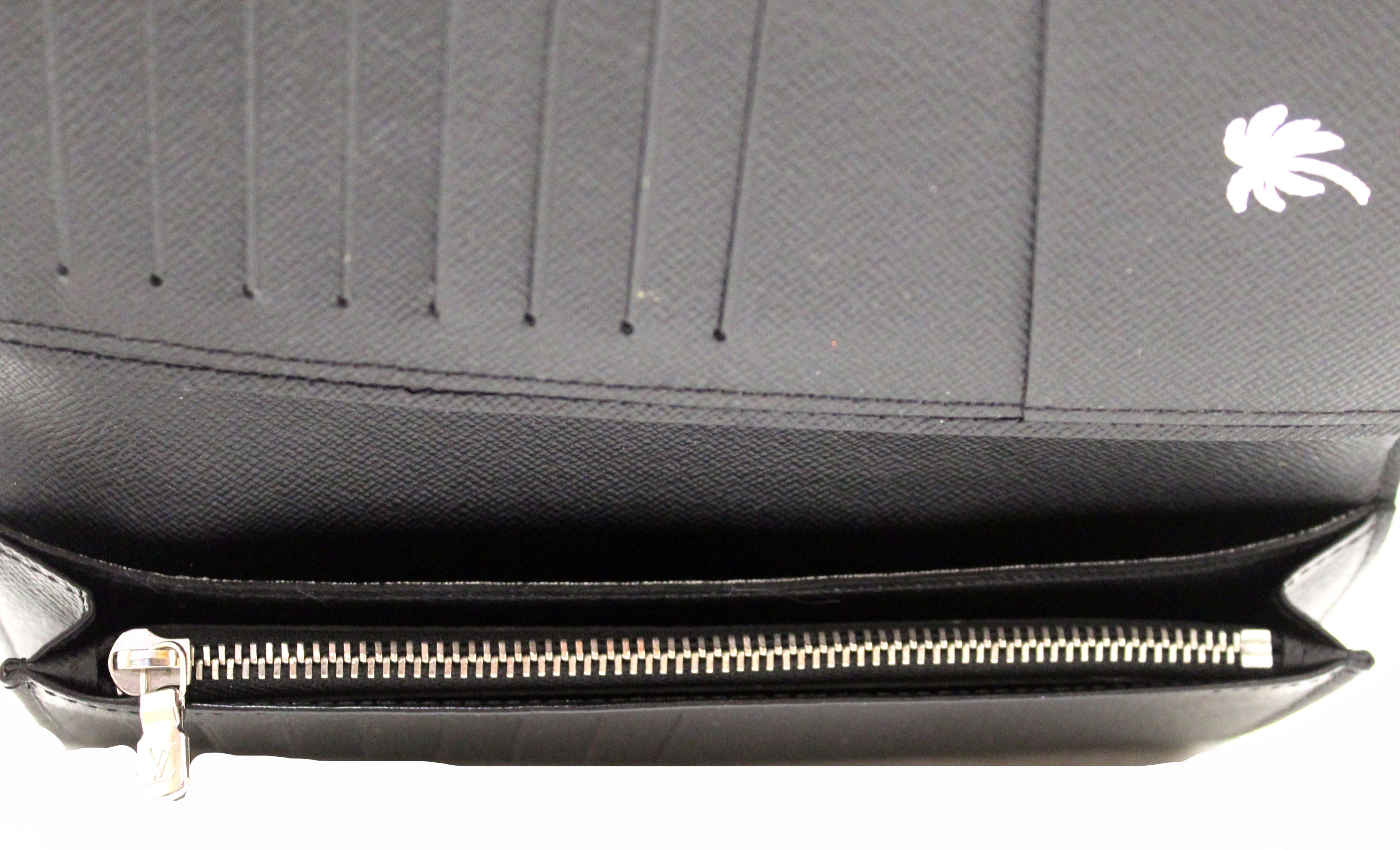 Shop Louis Vuitton DAMIER GRAPHITE Brazza wallet (N62665) by Sincerity_m639