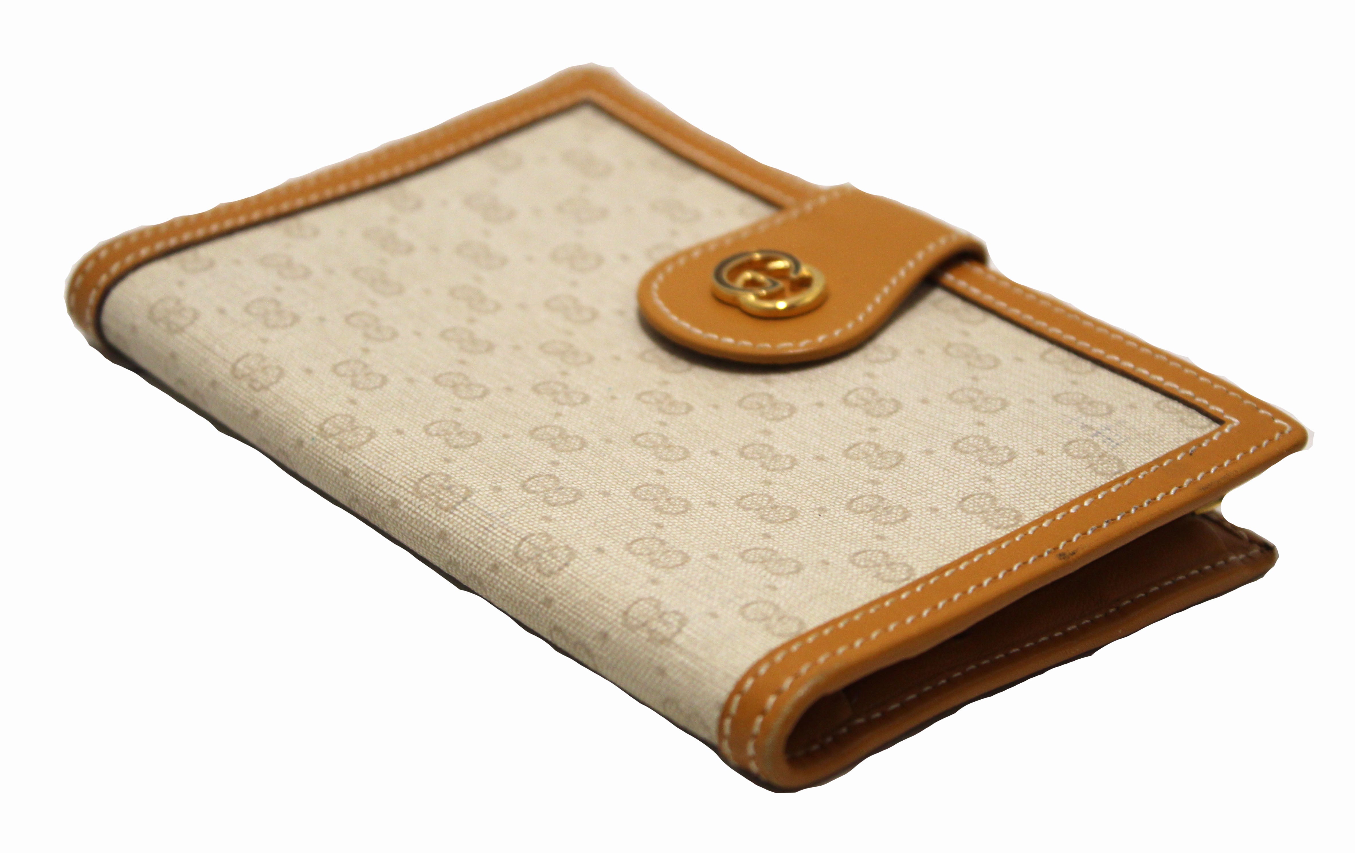 Vintage Gucci brown, beige coin wallet, mini case with kiss lock closu –  eNdApPi ***where you can find your favorite designer  vintages..authentic, affordable, and lovable.