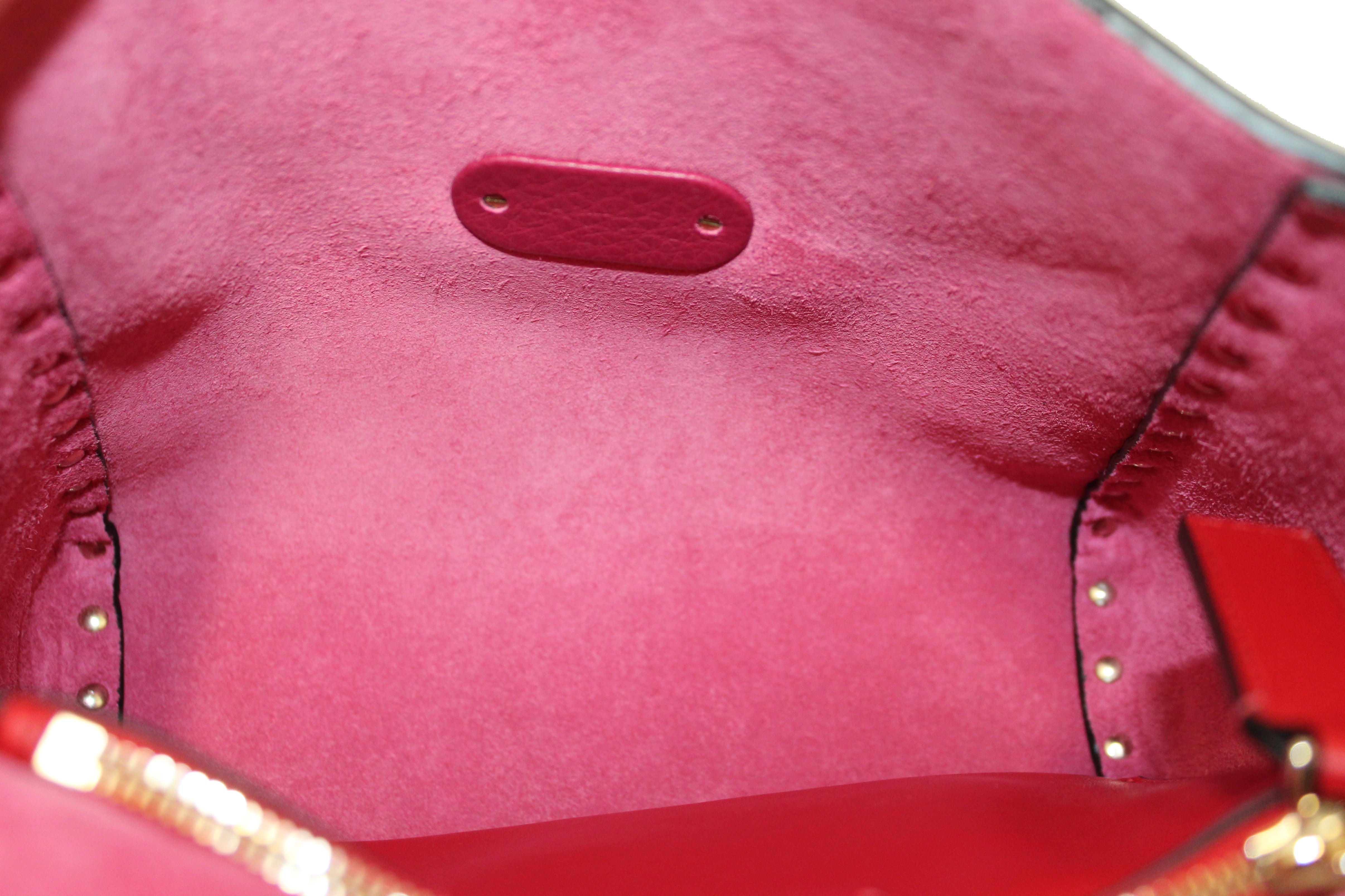 Authentic NEW Valentino Garavani Pink Pebbled Calfskin Rockstud Flip Lock Flap Messenger Bag