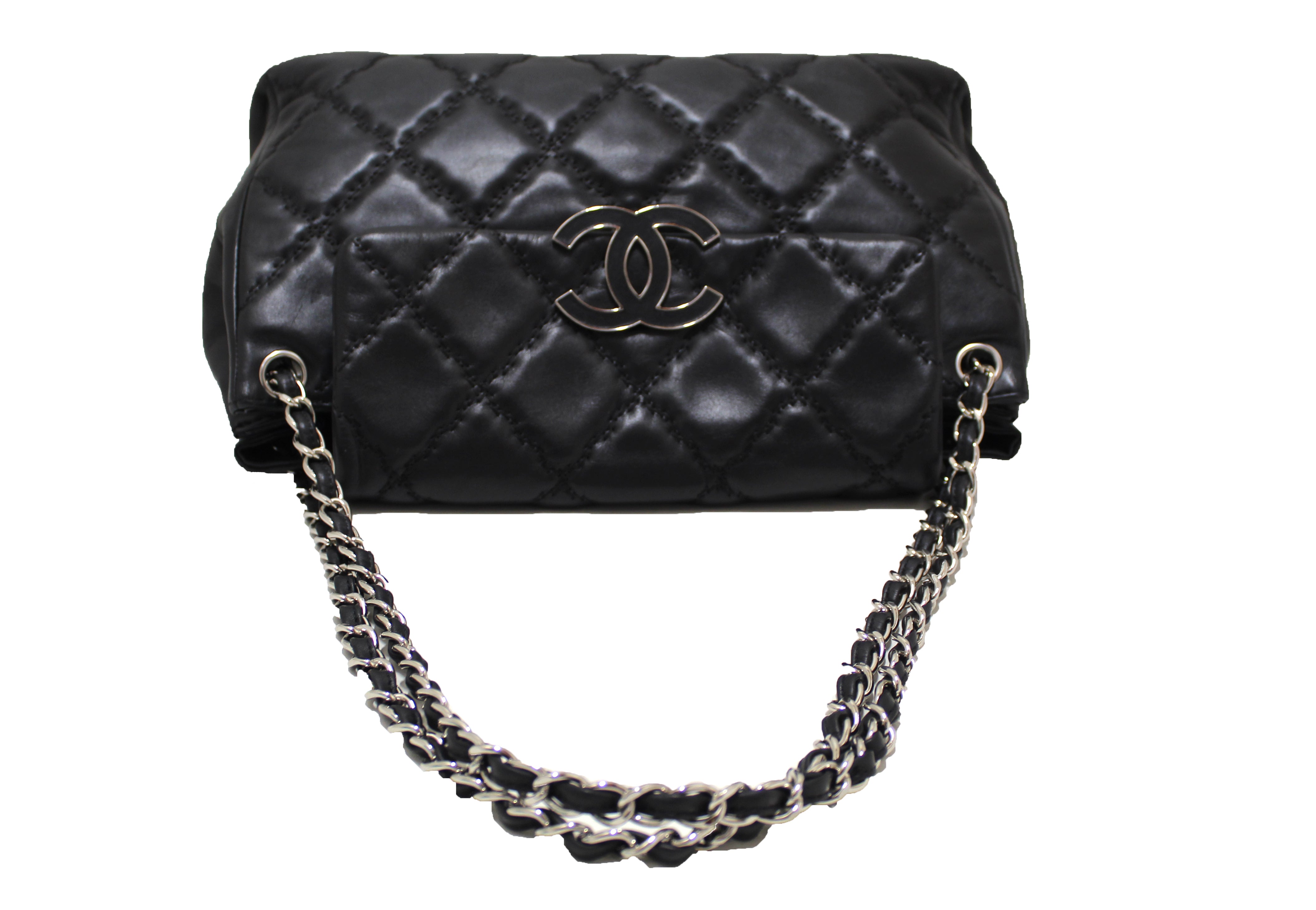 Chanel Hamptons shoulder bag in black quilted puffy leather ref.762518 -  Joli Closet