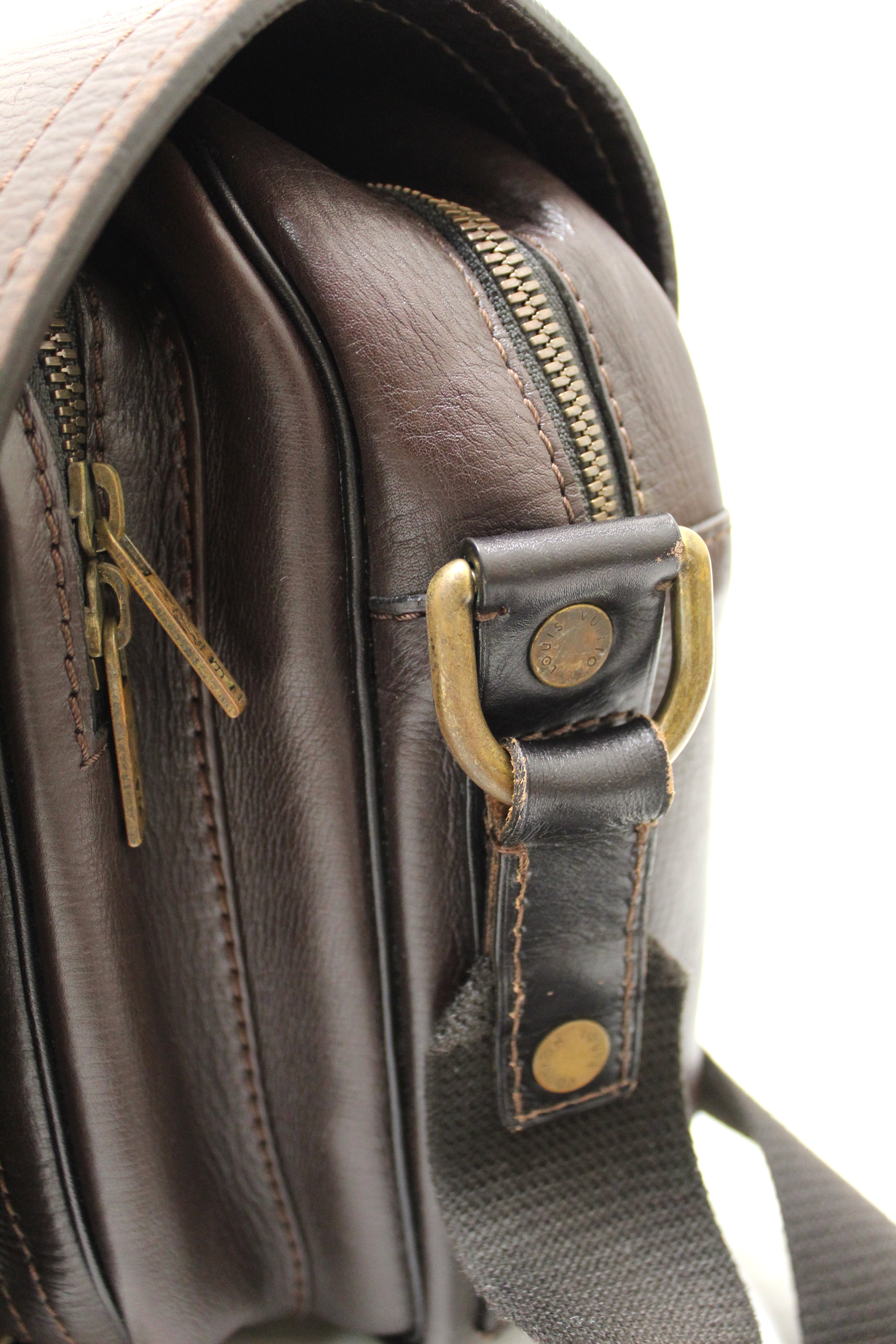 Authentic Louis Vuitton Utah Leather Reporter Cafe Messenger Crossbody Bag