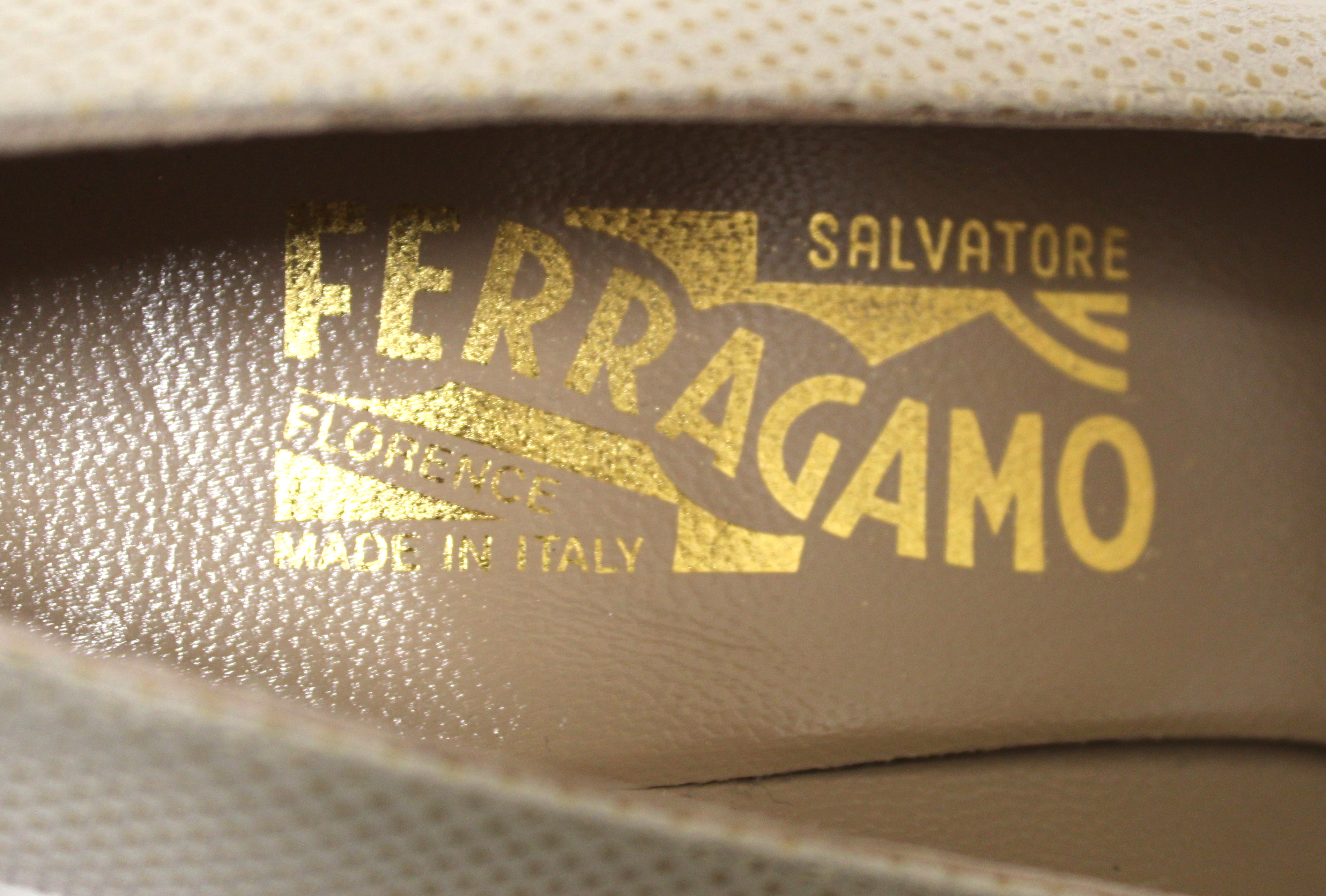 Authentic NEW Salvatore Ferragamo Light Grey Pebble Suede Pumps Size 5.5B