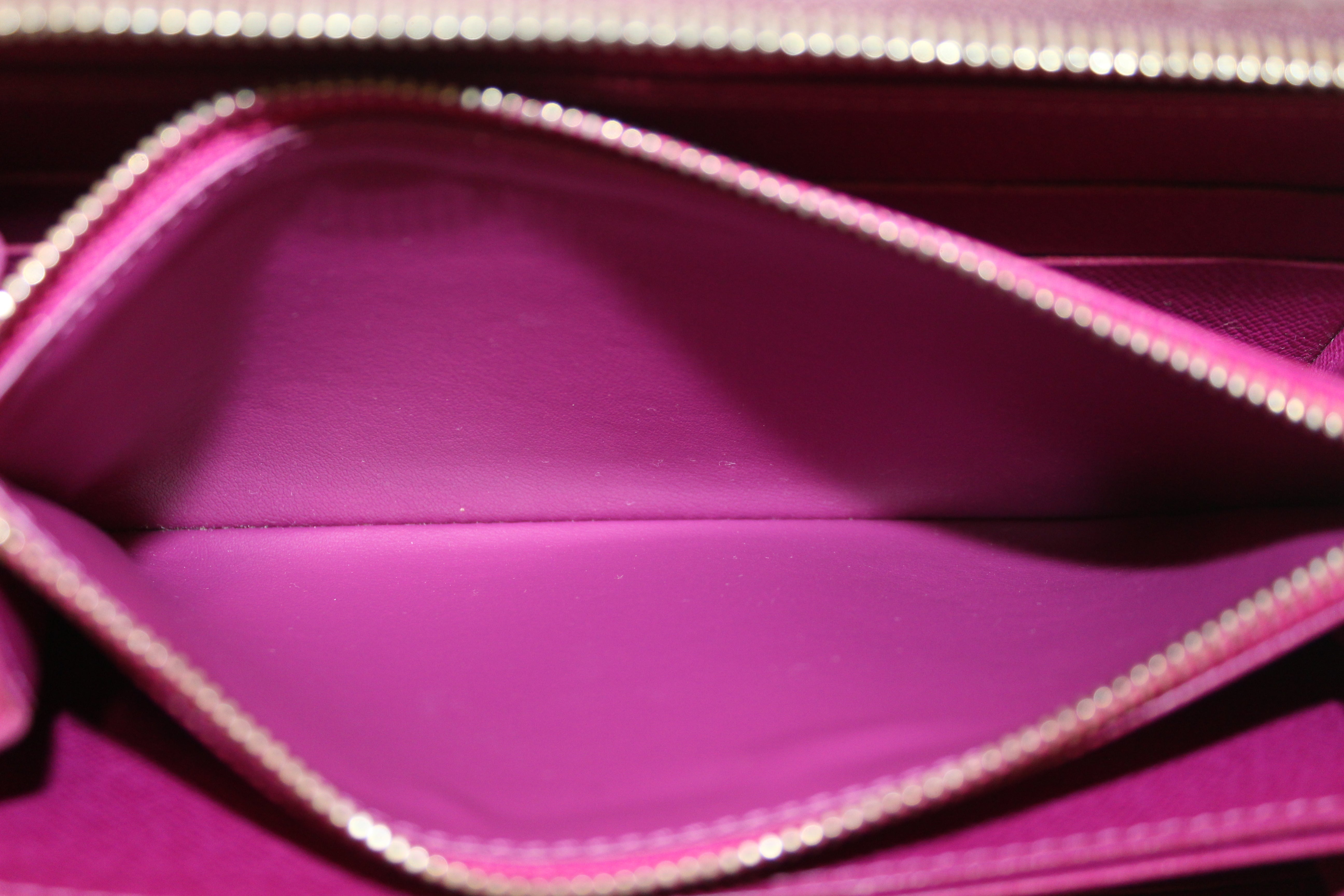Louis Vuitton EPI GM Leather Zippy Wallet