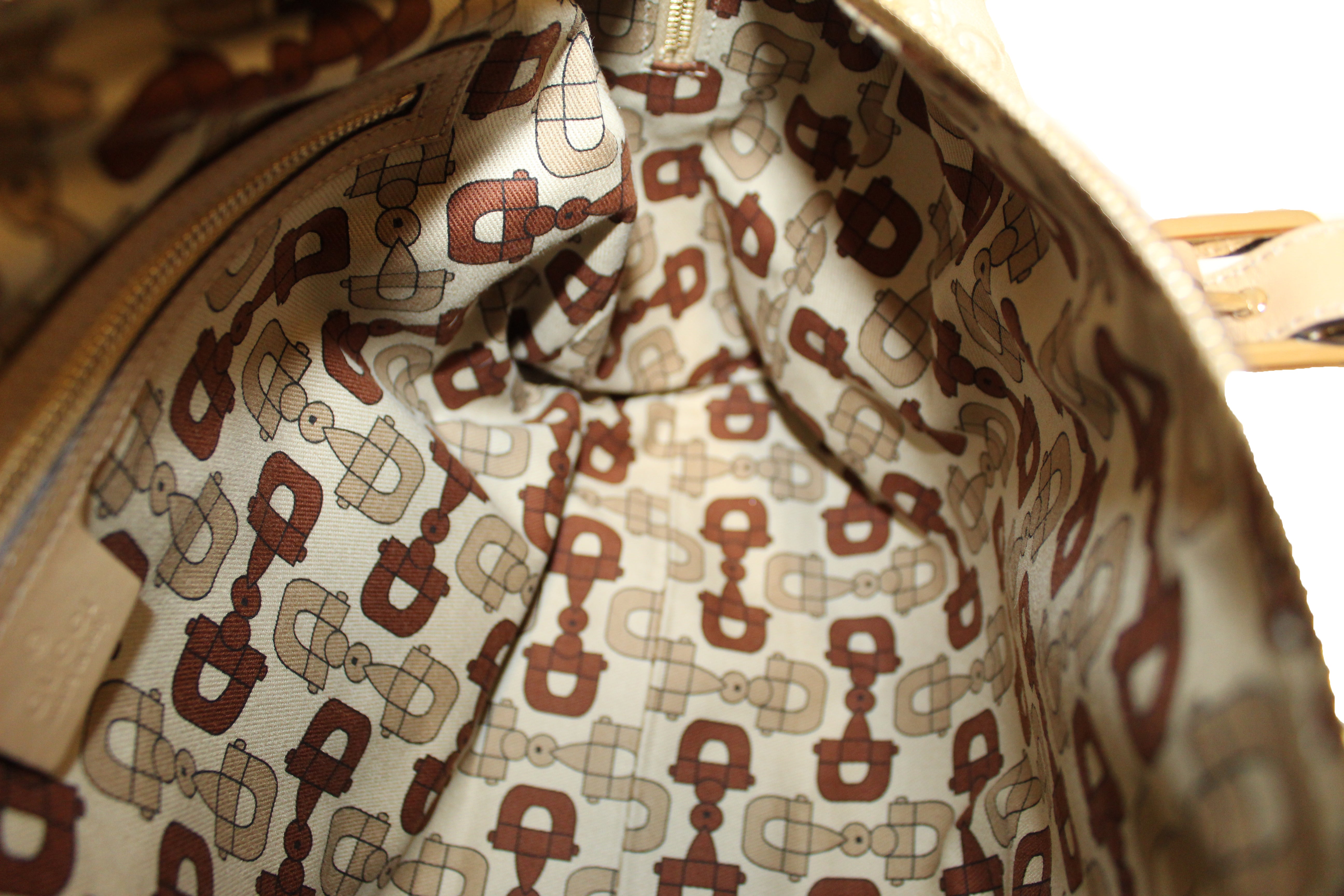 Authentic NEW Gucci Beige Guccissima Leather Medium Britt Boston Bag