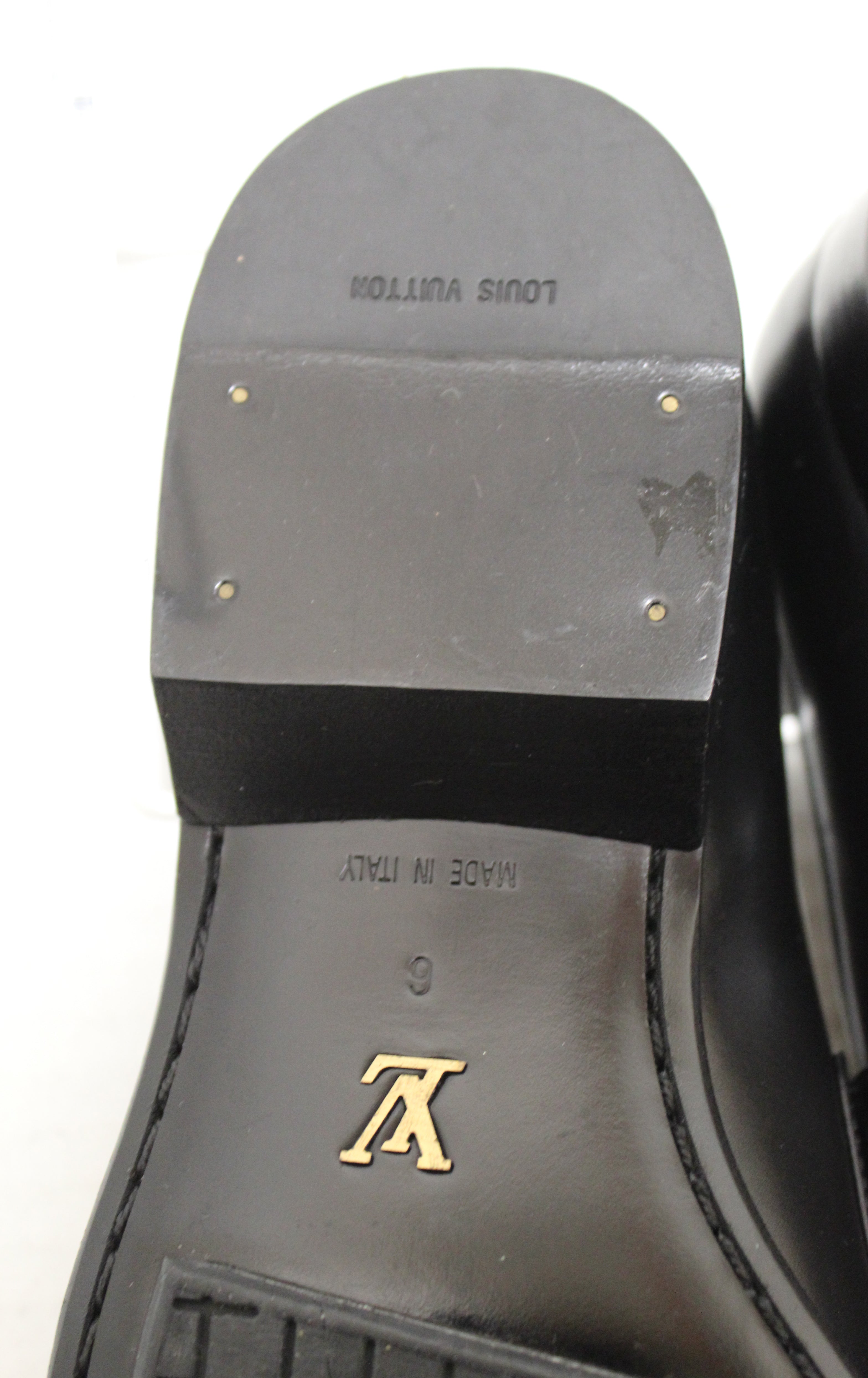 Authentic Louis Vuitton Men's Black Calf Leather Buckle Loafers Dress Shoes UK size 6 (US size 7)