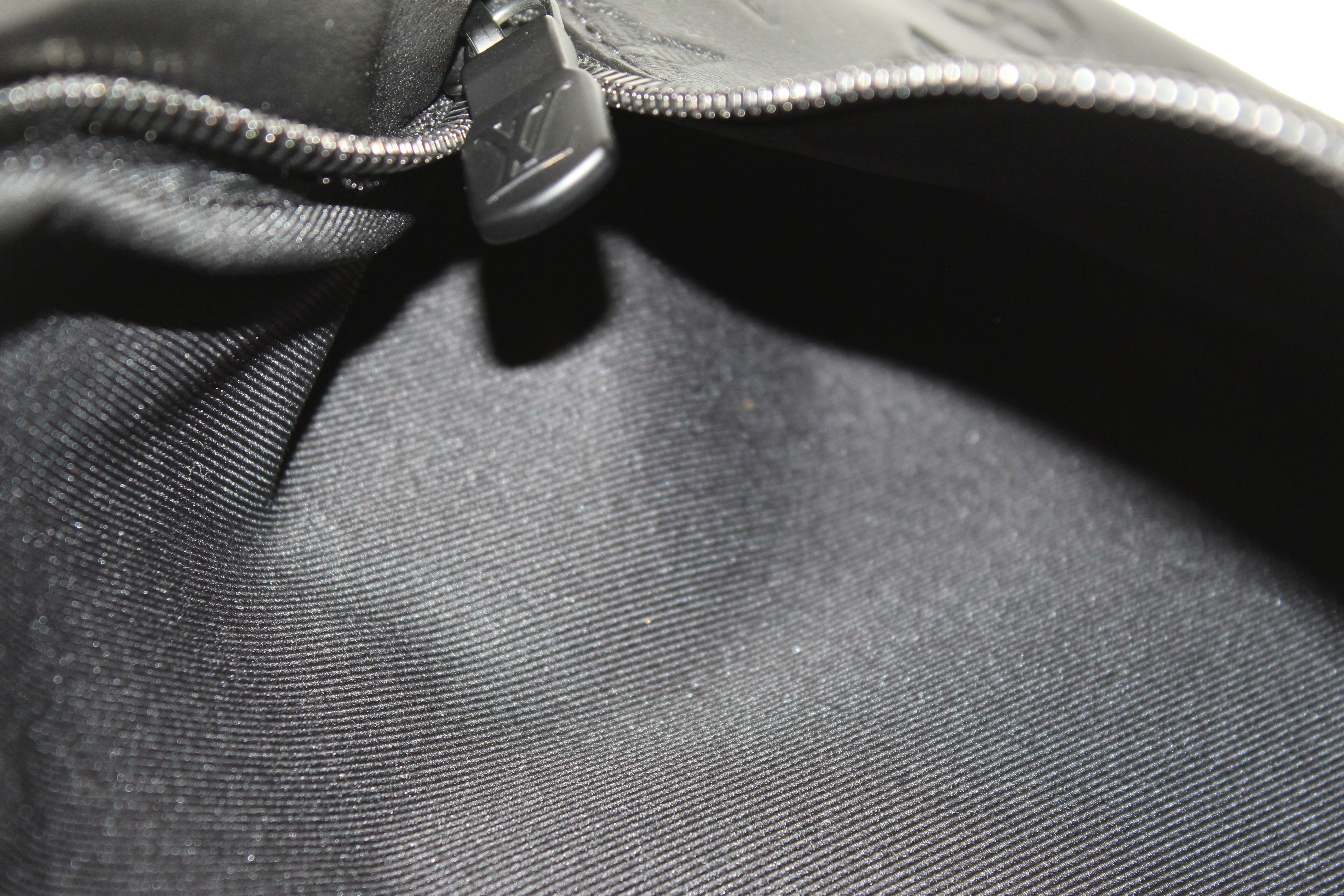 Louis Vuitton Discovery Bumbag PM Body Bag M21427 Nylon Leather Black TGIS