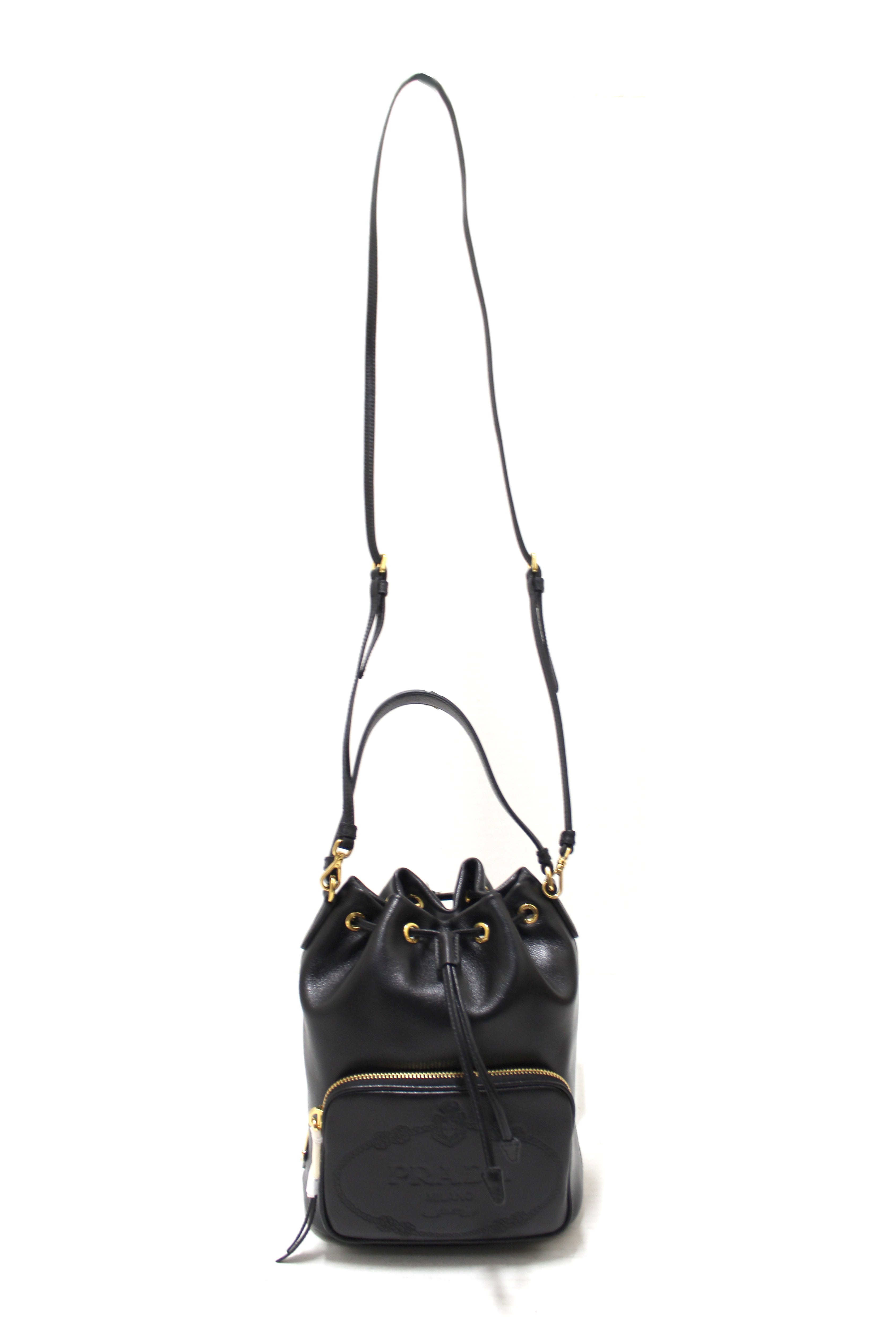 Leather handbag Prada Black in Leather - 34158408