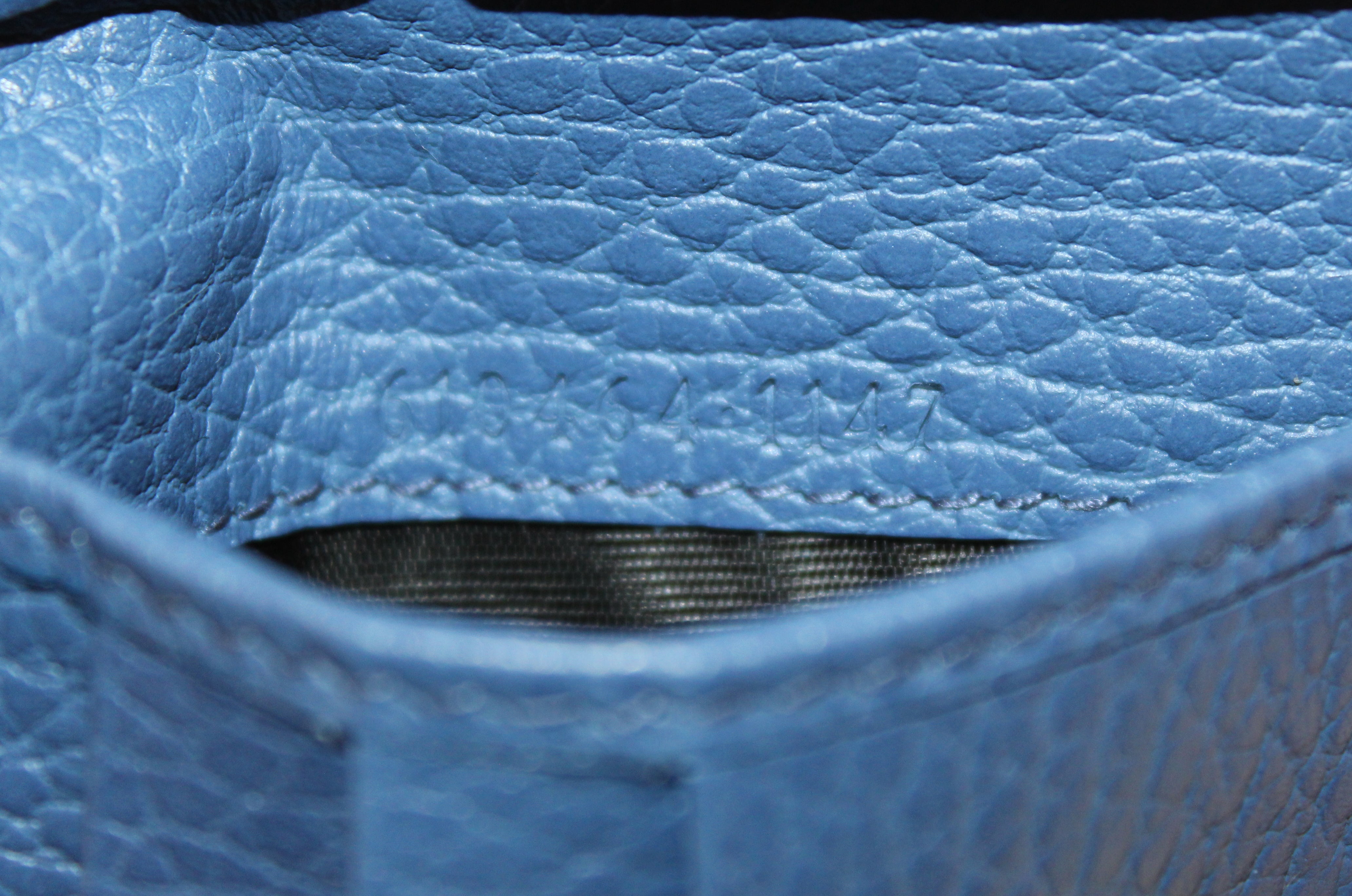 New Authentic Gucci Black Men's Leather Bi-Fold Wallet 610464