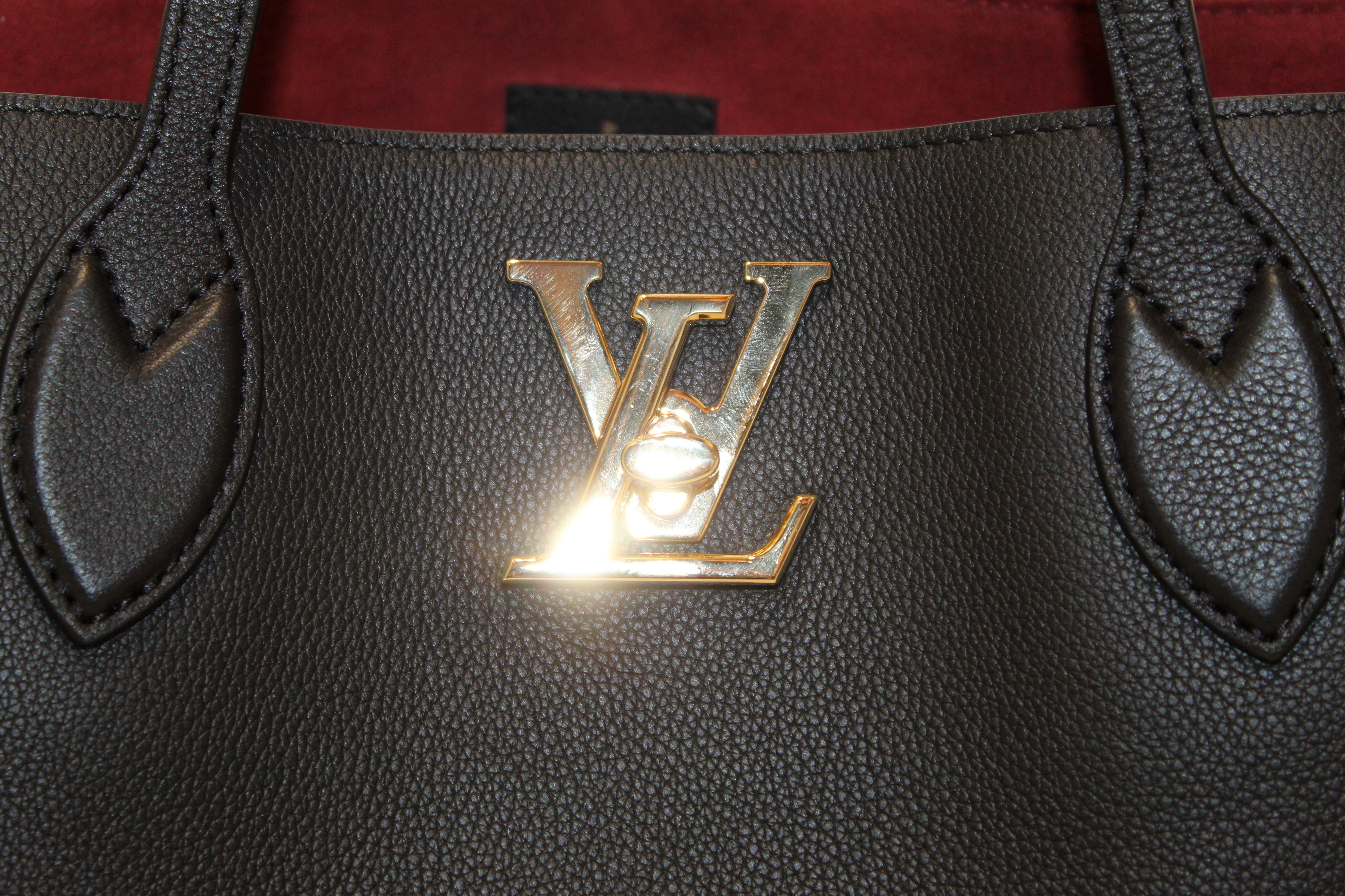 Authentic Louis Vuitton Black Grained Calf Leather Lockme Go Shopper T –  Paris Station Shop