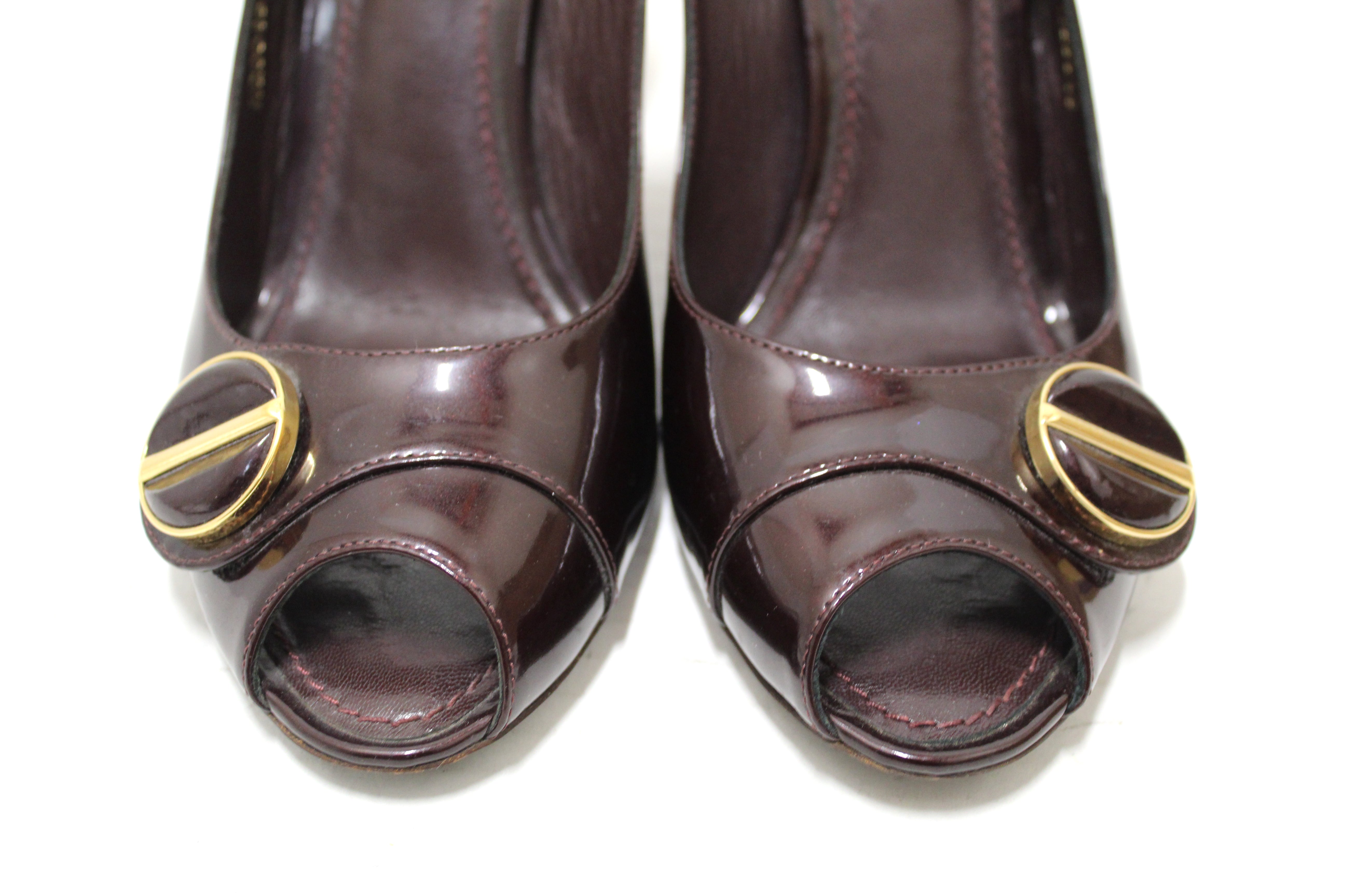Louis Vuitton Authenticated Patent Leather Sandal