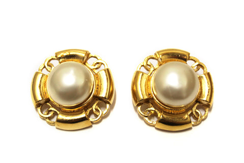 Authentic Chanel Vintage Costume Pearl Gold Plated Classic Clip On Earrings