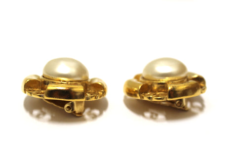 Authentic Chanel Vintage Costume Pearl Gold Plated Classic Clip On Earrings