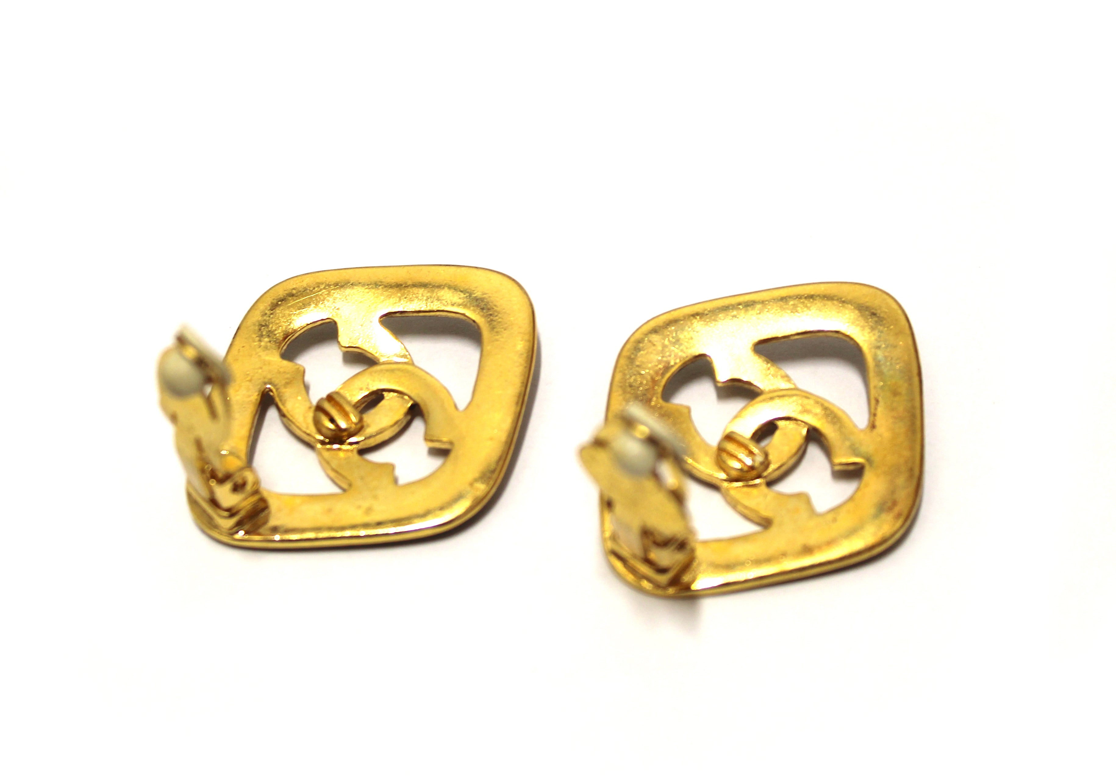 Authentic Chanel Vintage Gold Plated Black Enamel CC Diamond Shape Clip On Earrings