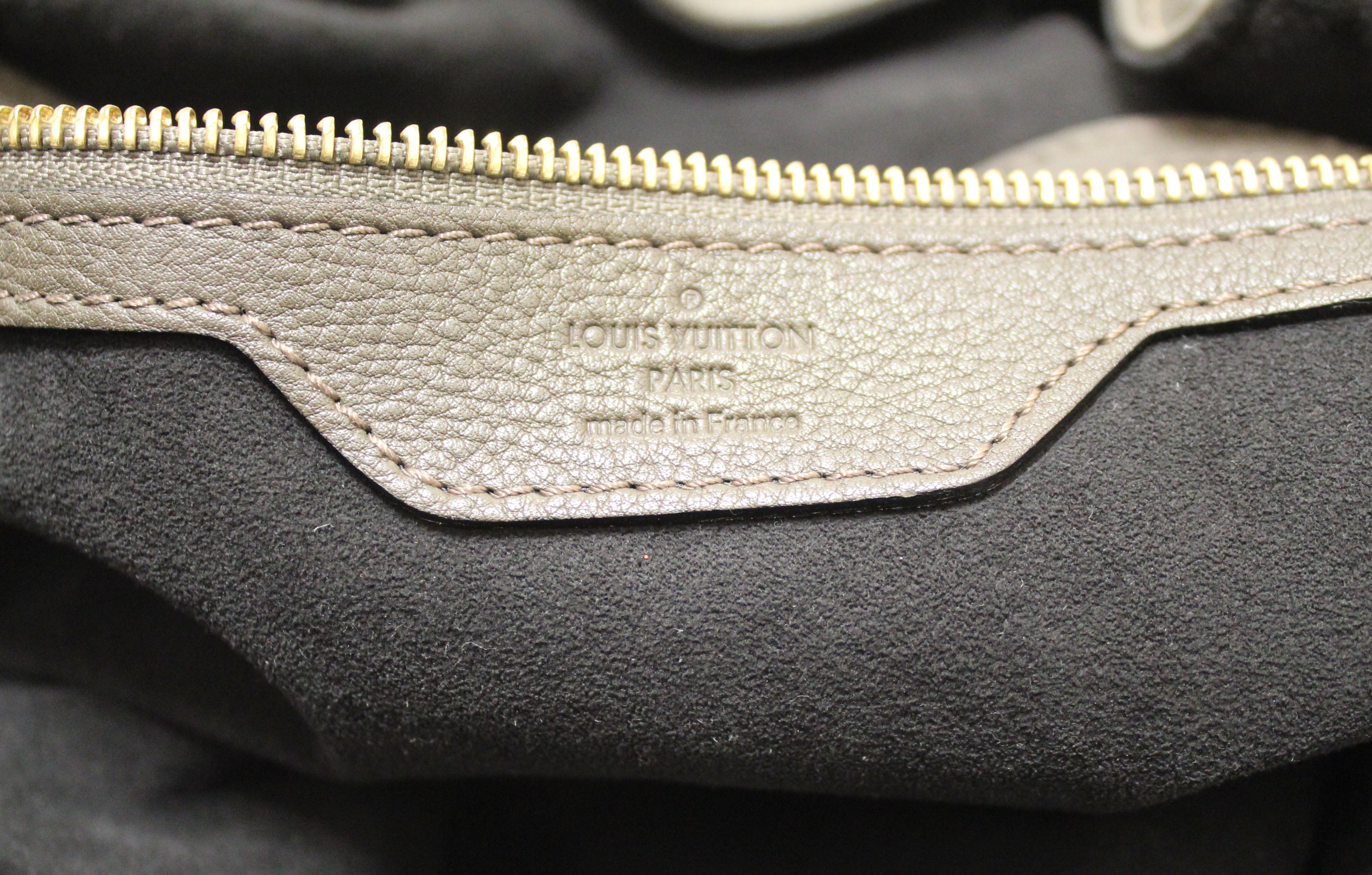 Louis Vuitton Monogram Mahina L Hobo - Grey Hobos, Handbags - LOU787615