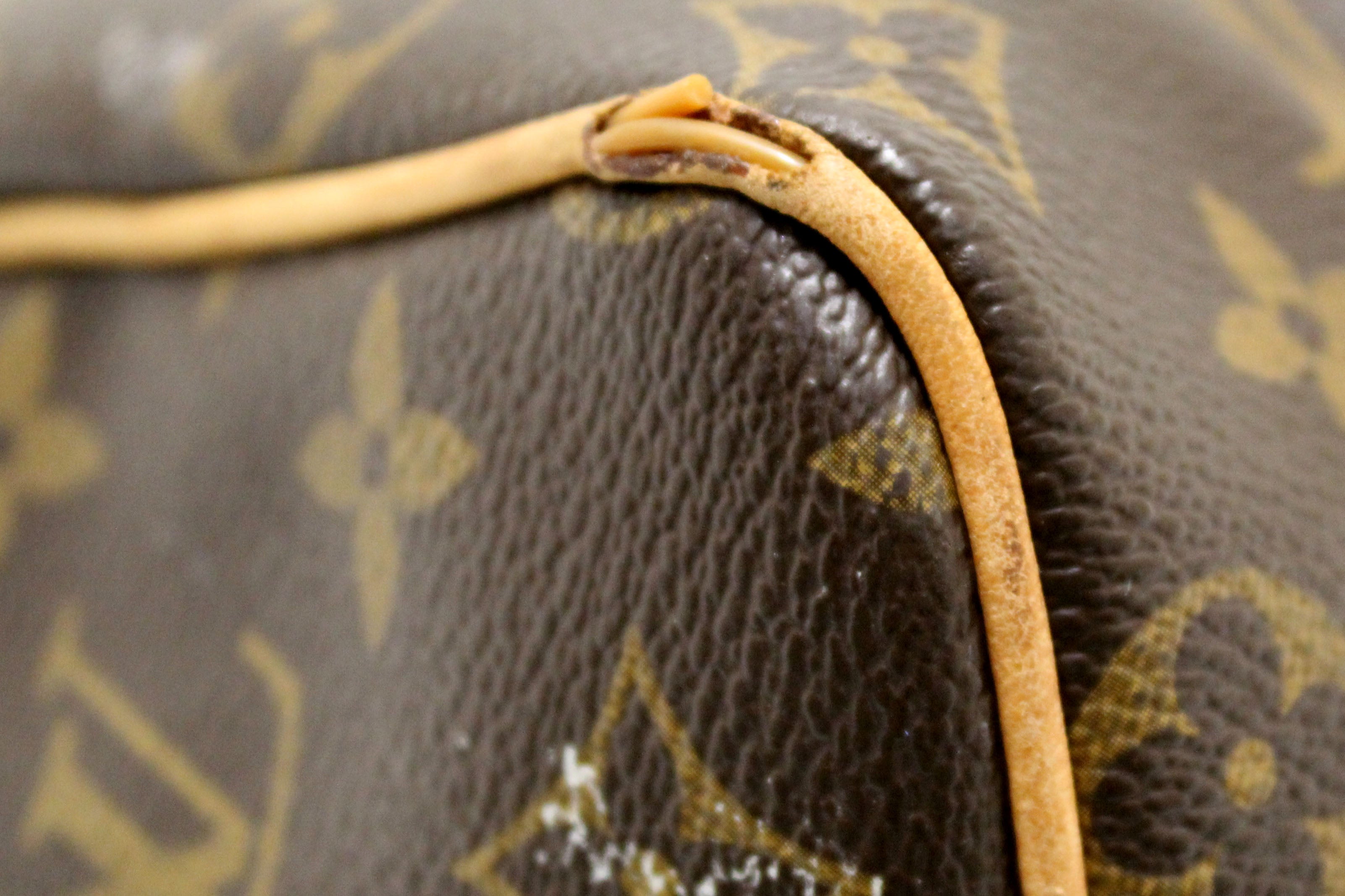 Authentic Louis Vuitton Classic Monogram Speedy 25 Handbag