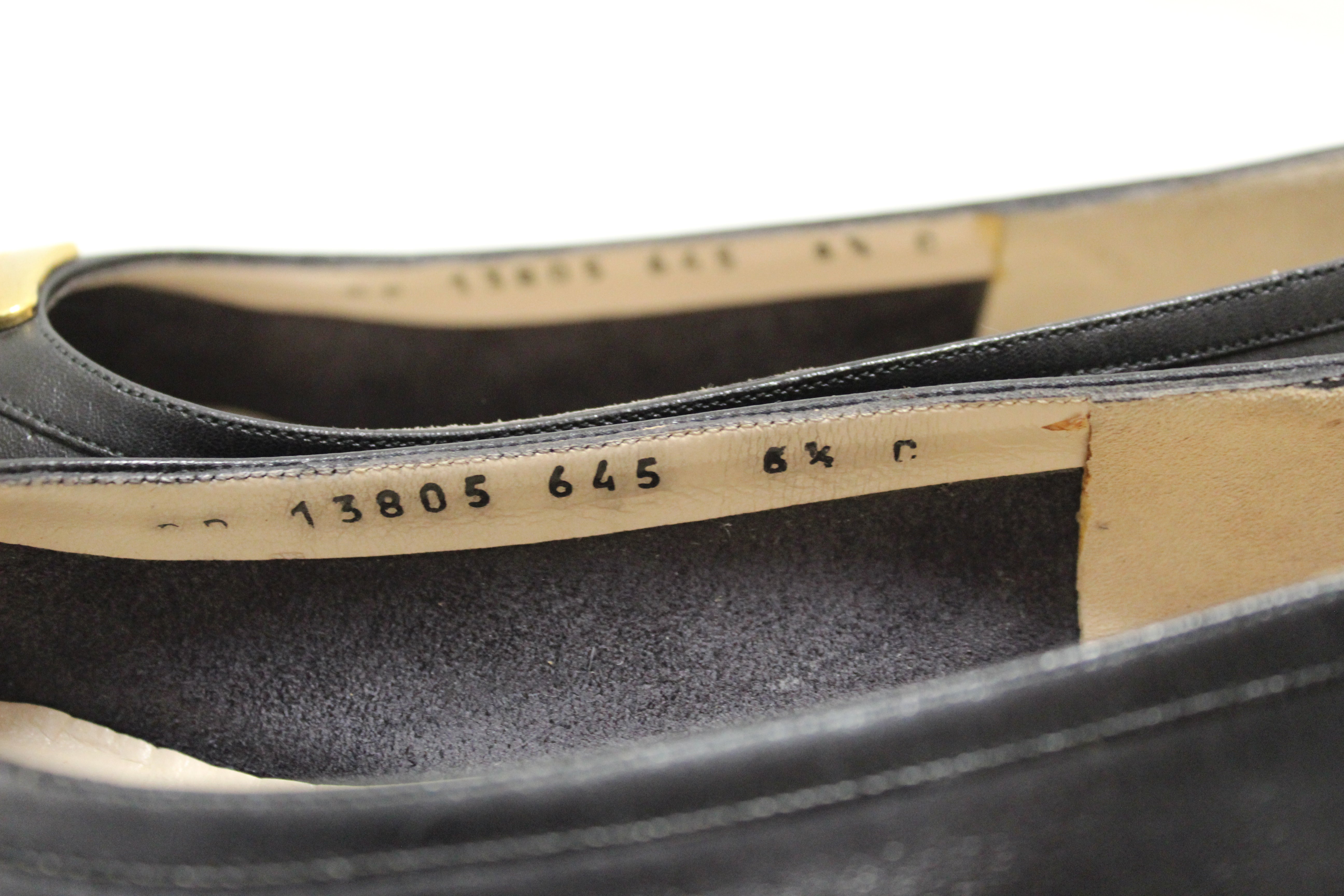 Authentic Salvatore Ferragamo Calfskin Black Leather Pumps Size 6.5C