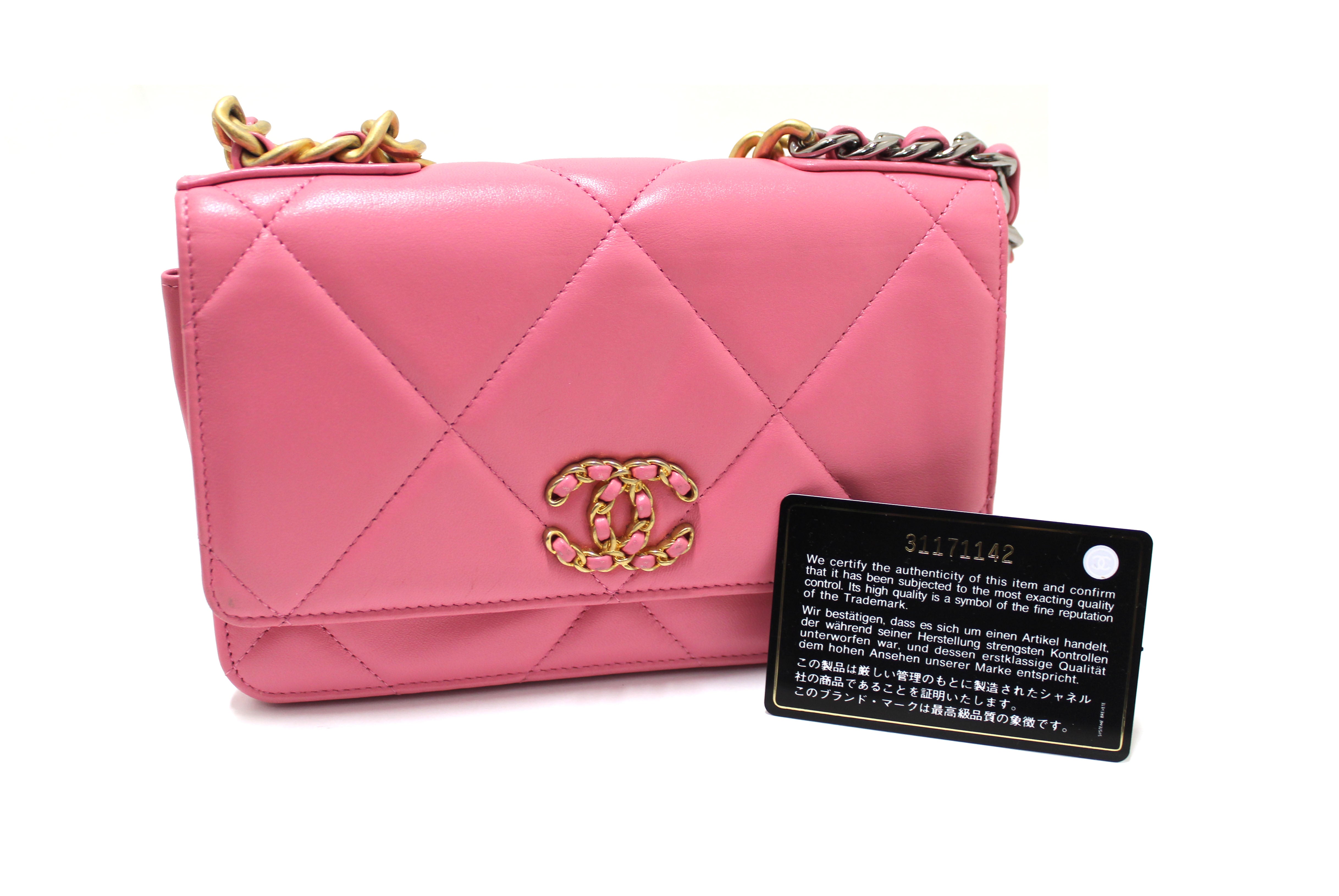 Chanel 19 leather card wallet Chanel Pink in Leather - 34778056