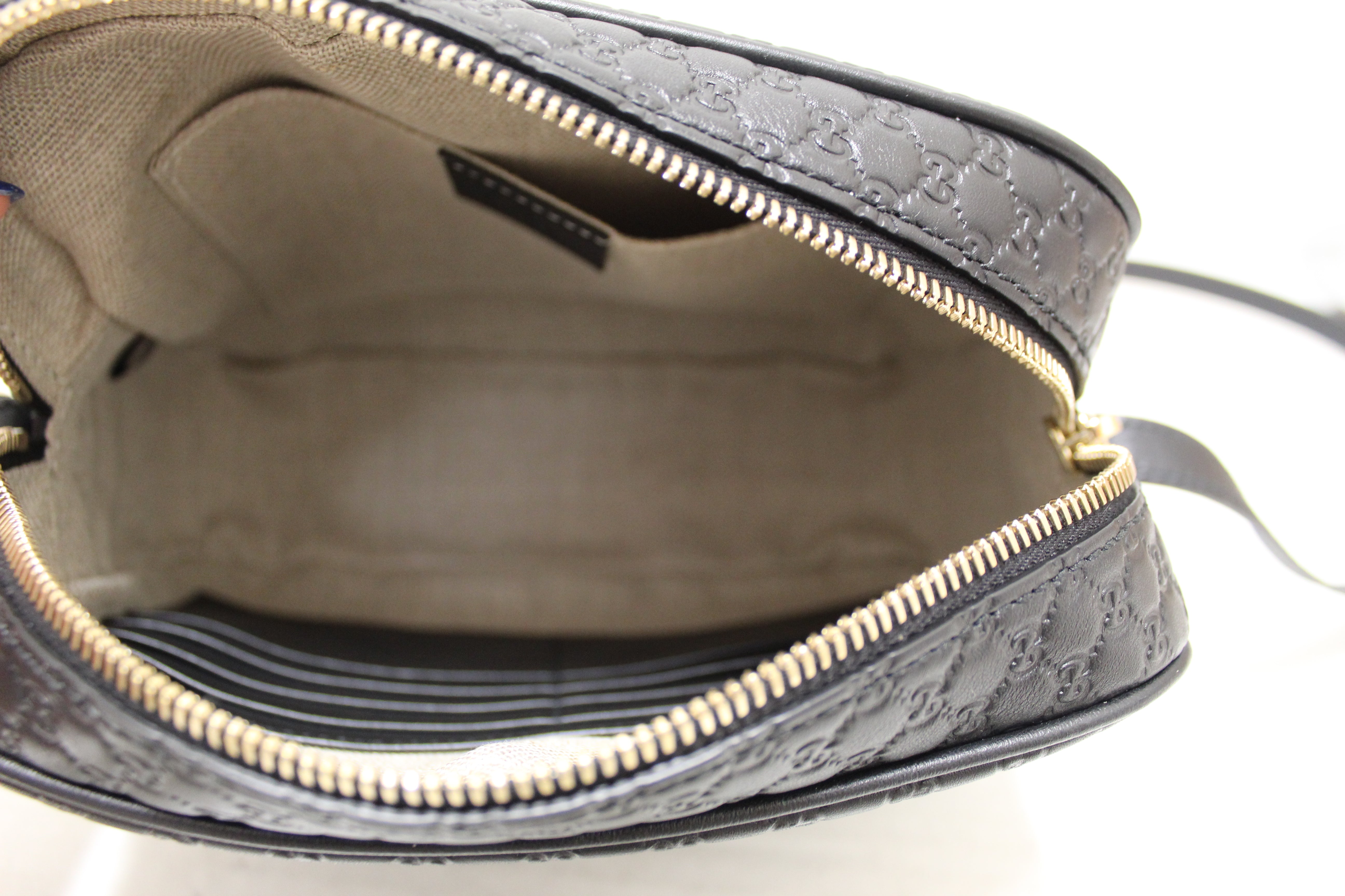 Authentic New Black Gucci GG MicroGuccissima Leather Bree Crossbody Bag