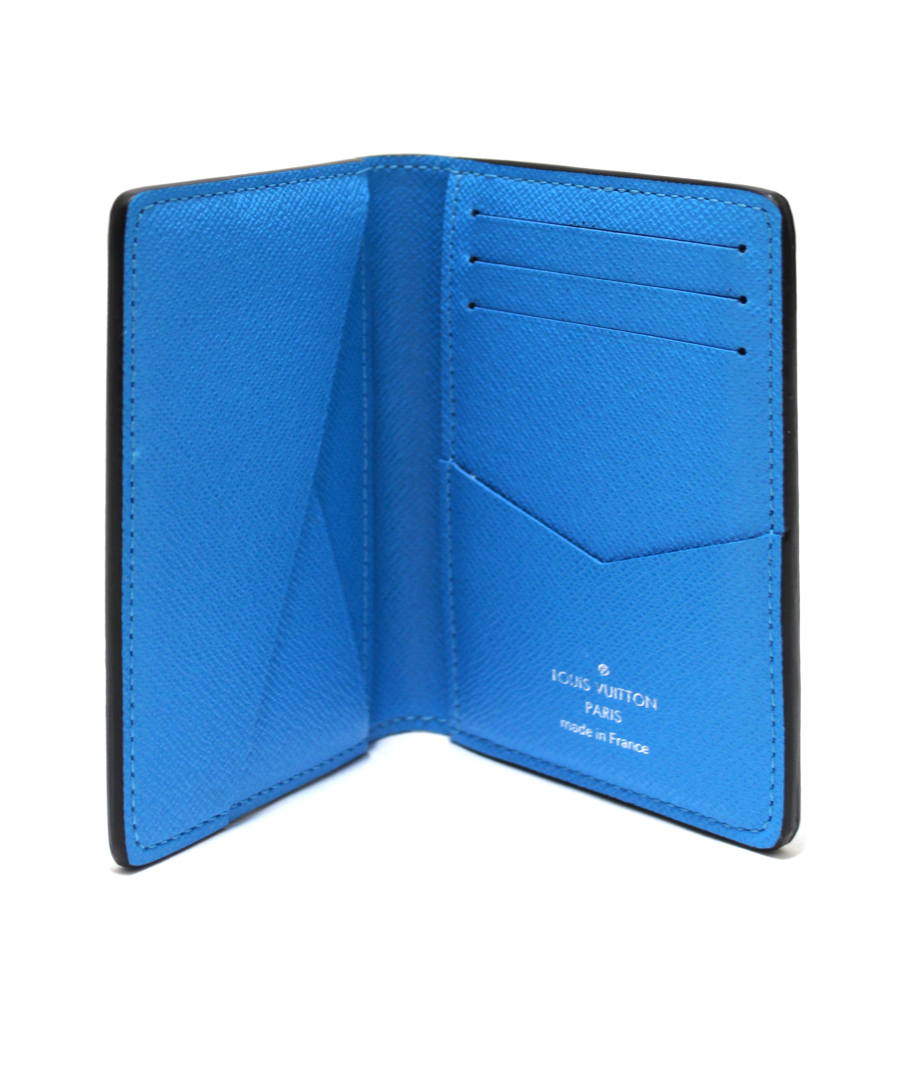 louis vuitton card sleeve Golf Double Case 'Green' toned hardware and includes two pockets to store cards Louis Vuitton Vintage Monogram Card