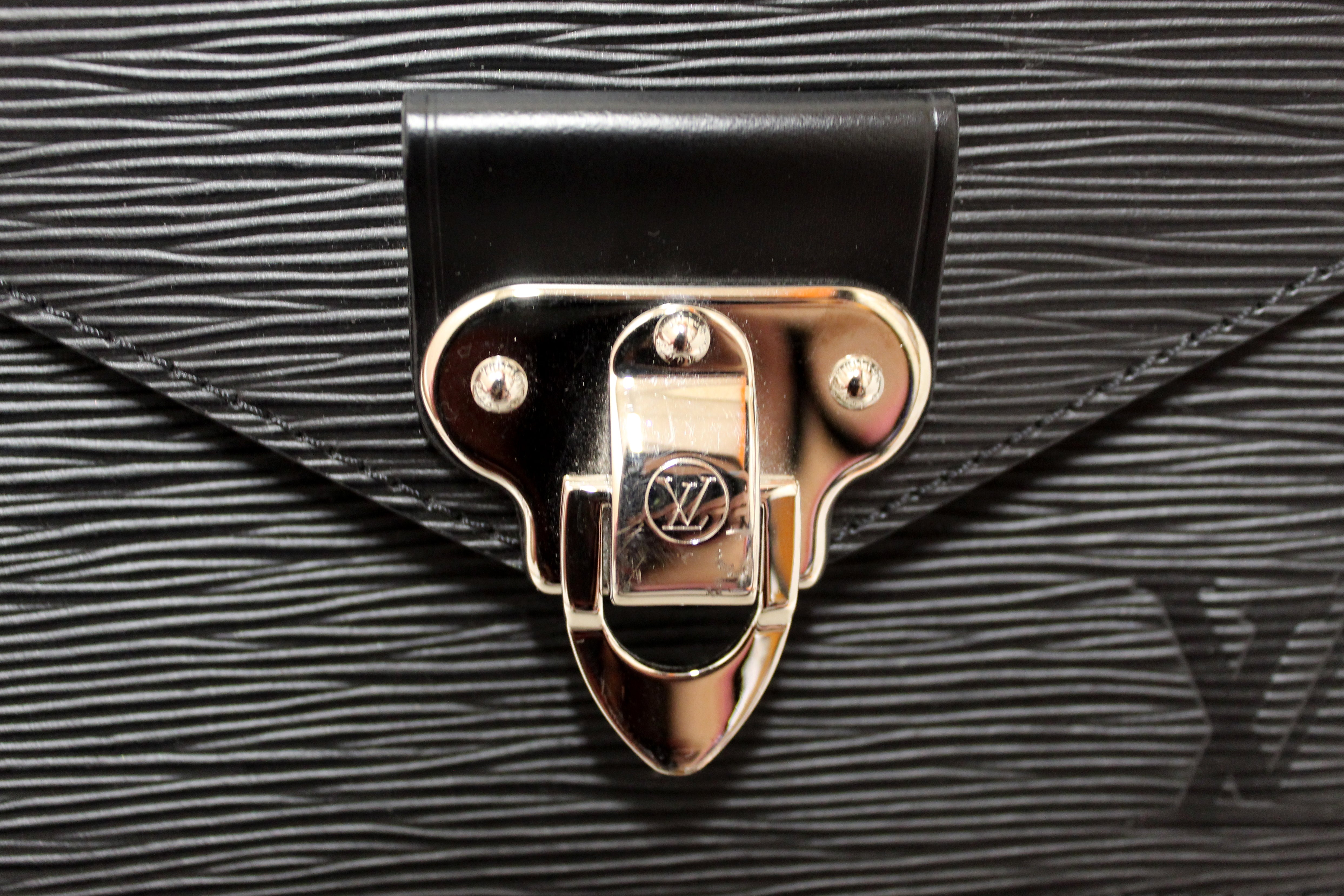 Authentic Louis Vuitton Black Epi Leather Neo Monceau Messenger Bag – Paris  Station Shop