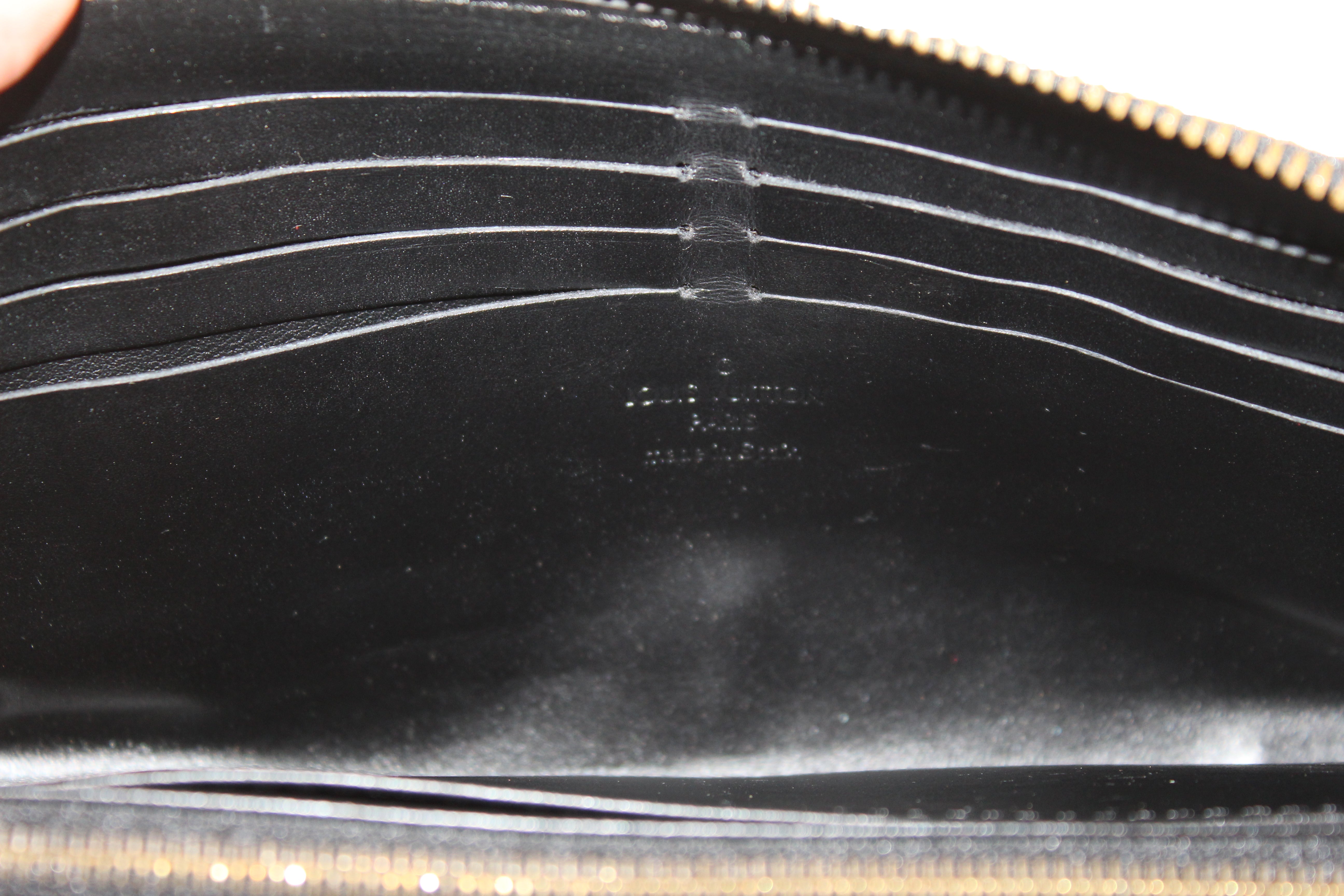 Authentic Louis Vuitton Black Suhali Leather Zippy Wallet