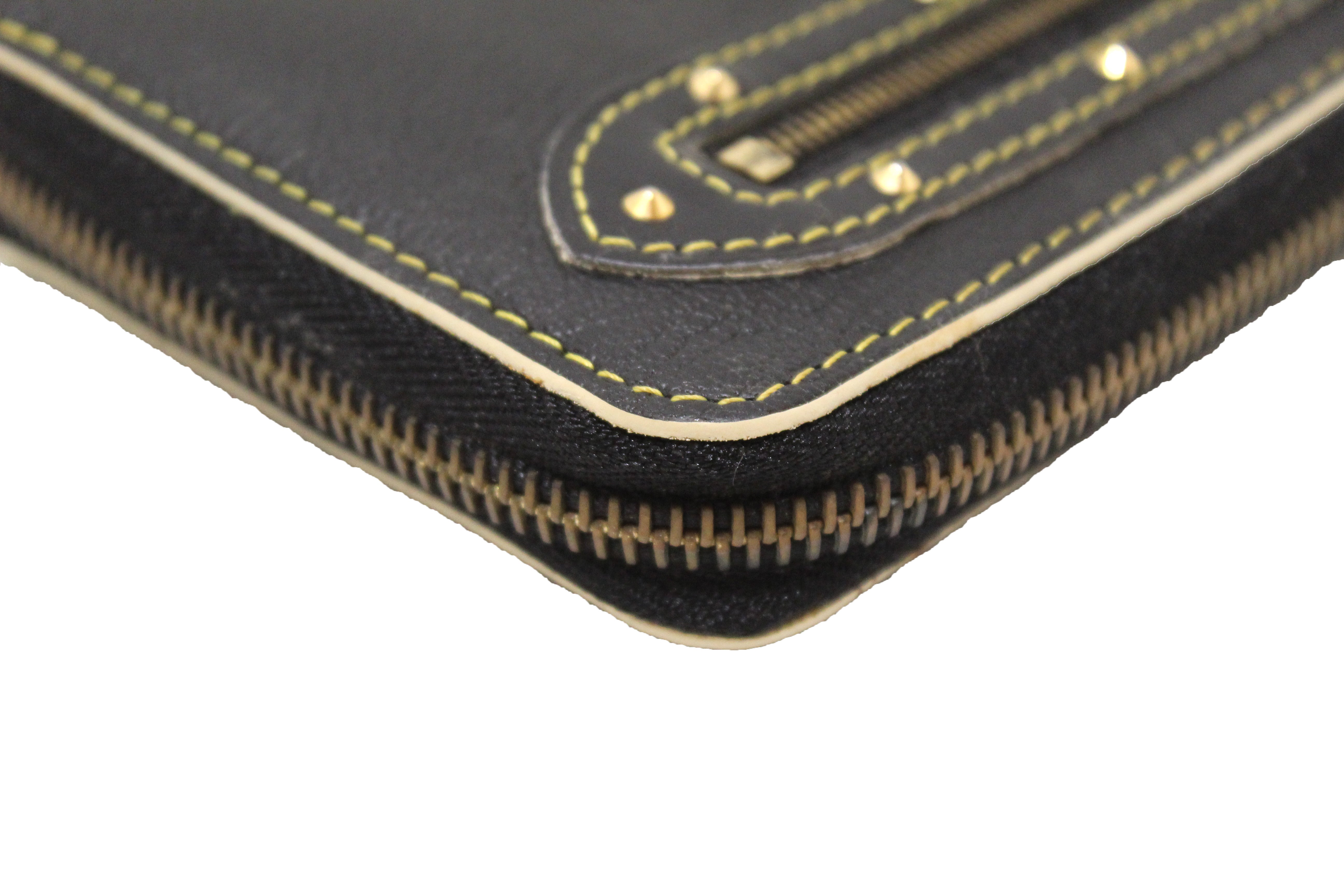 Authentic Louis Vuitton Black Suhali Leather Zippy Wallet