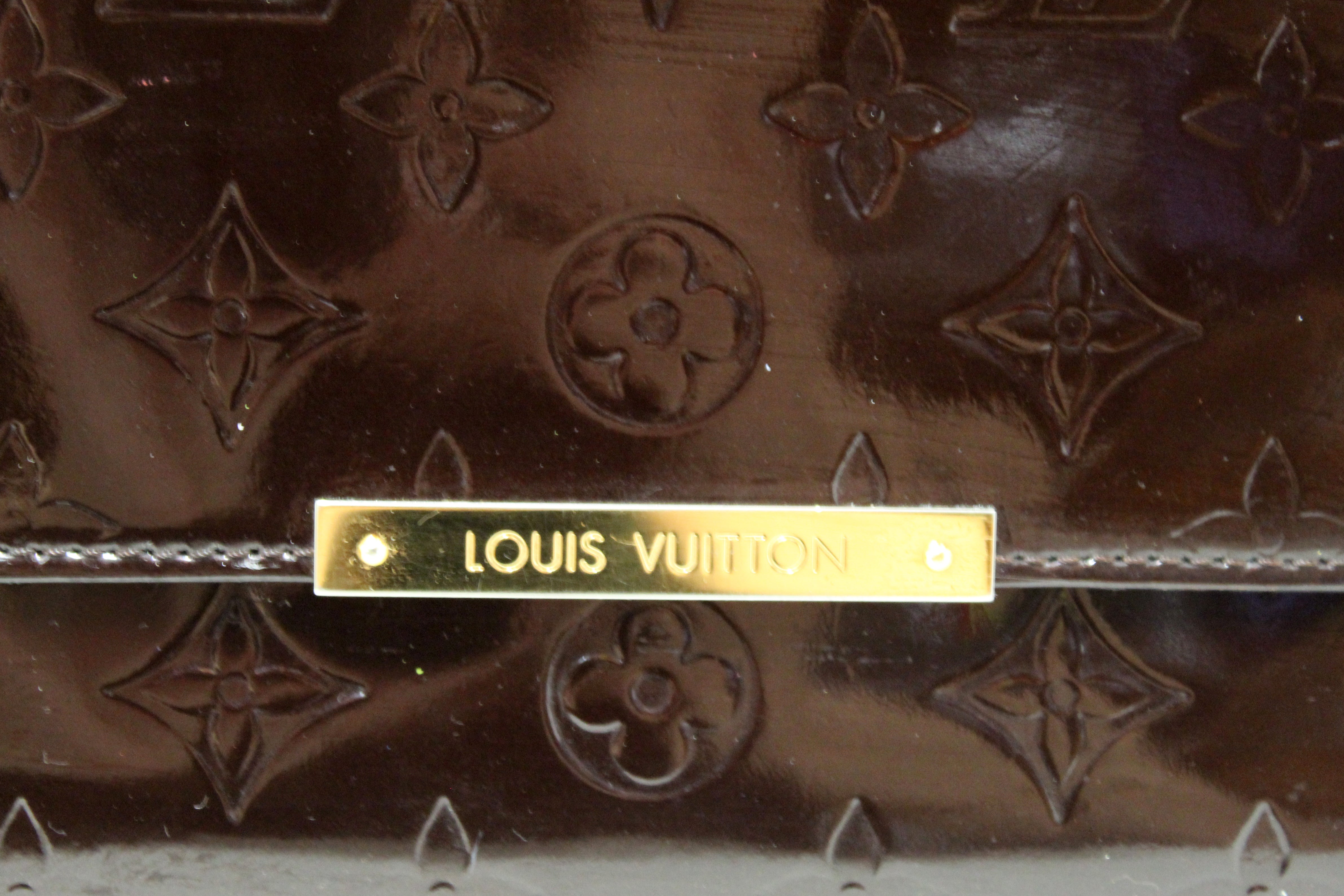Authentic Louis Vuitton Amarante Monogram Vernis Leather Robertson Clutch