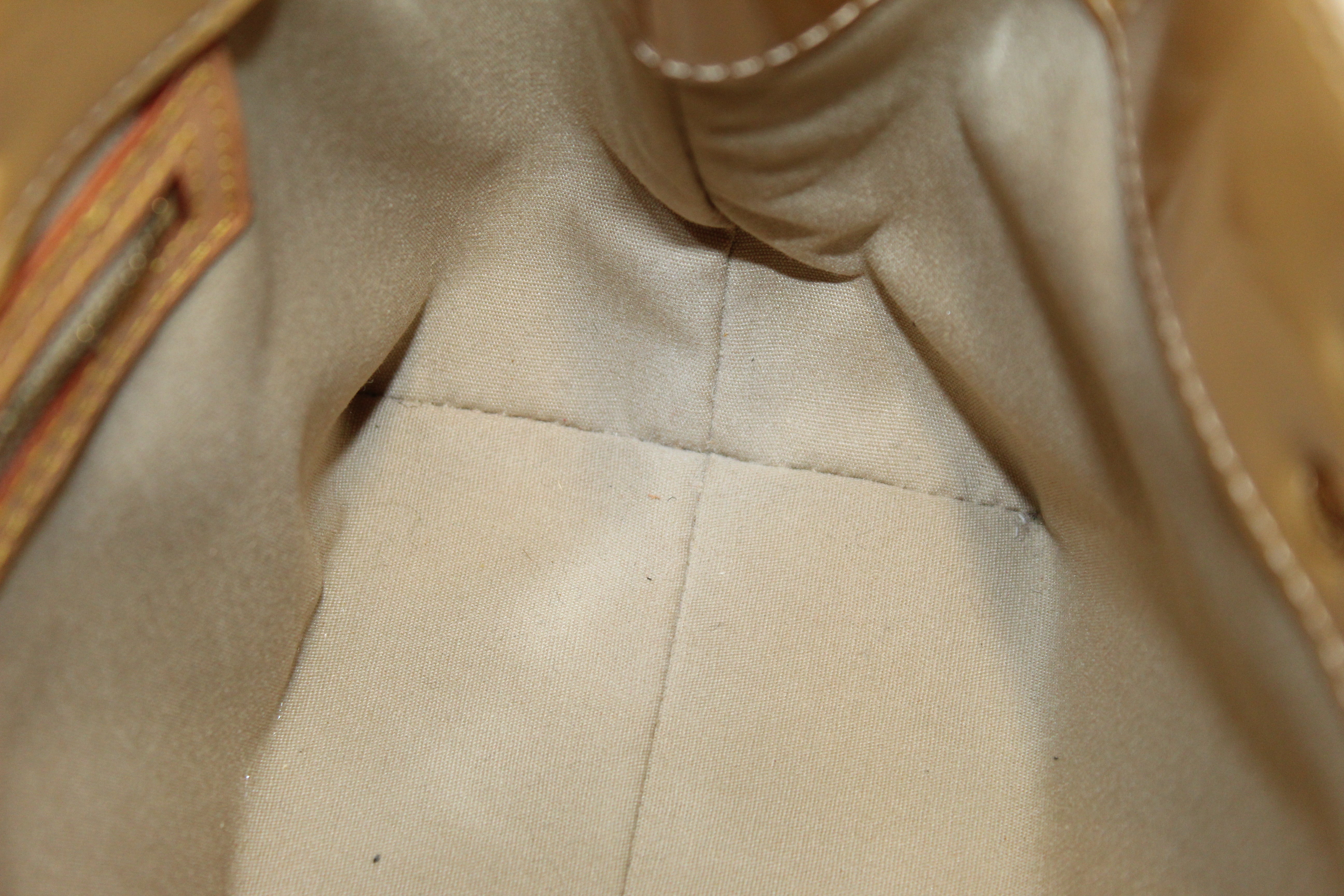 Louis Vuitton Reade Beige Patent leather ref.915023 - Joli Closet