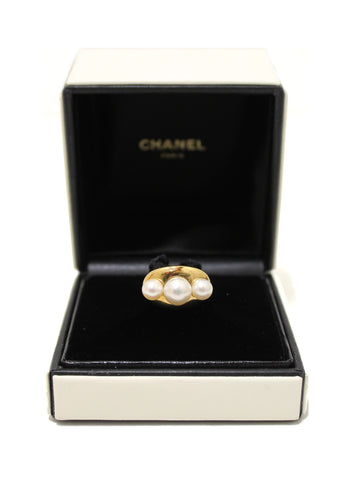 Authentic Chanel 18K Yellow Gold Pearl Ring Size 6