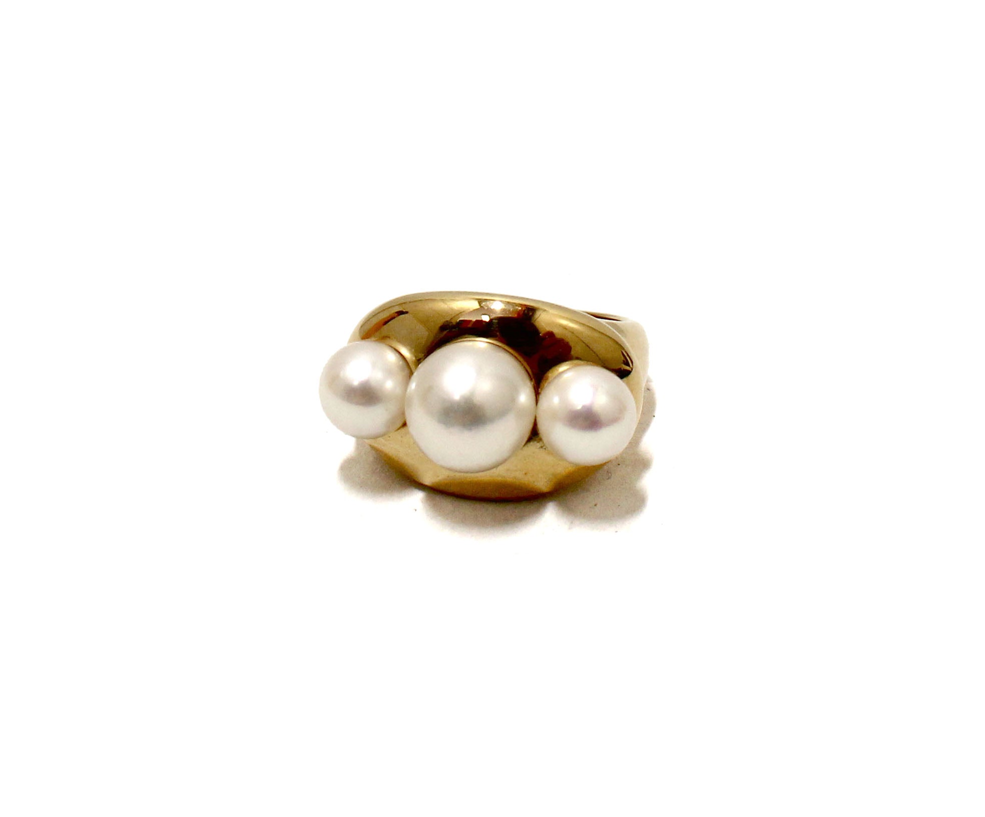 Authentic Chanel 18K Yellow Gold Pearl Ring Size 6