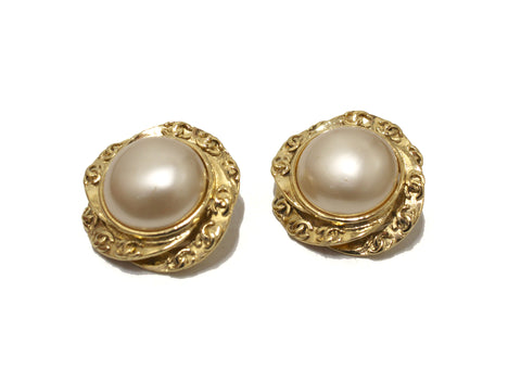 Authentic Chanel Vintage Costume Pearl Gold Plated Classic Clip On Earrings